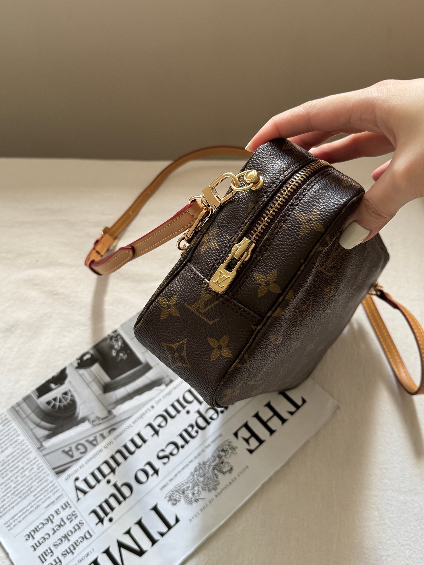Vintage Louis Vuitton pouch, with add-on straps🧺