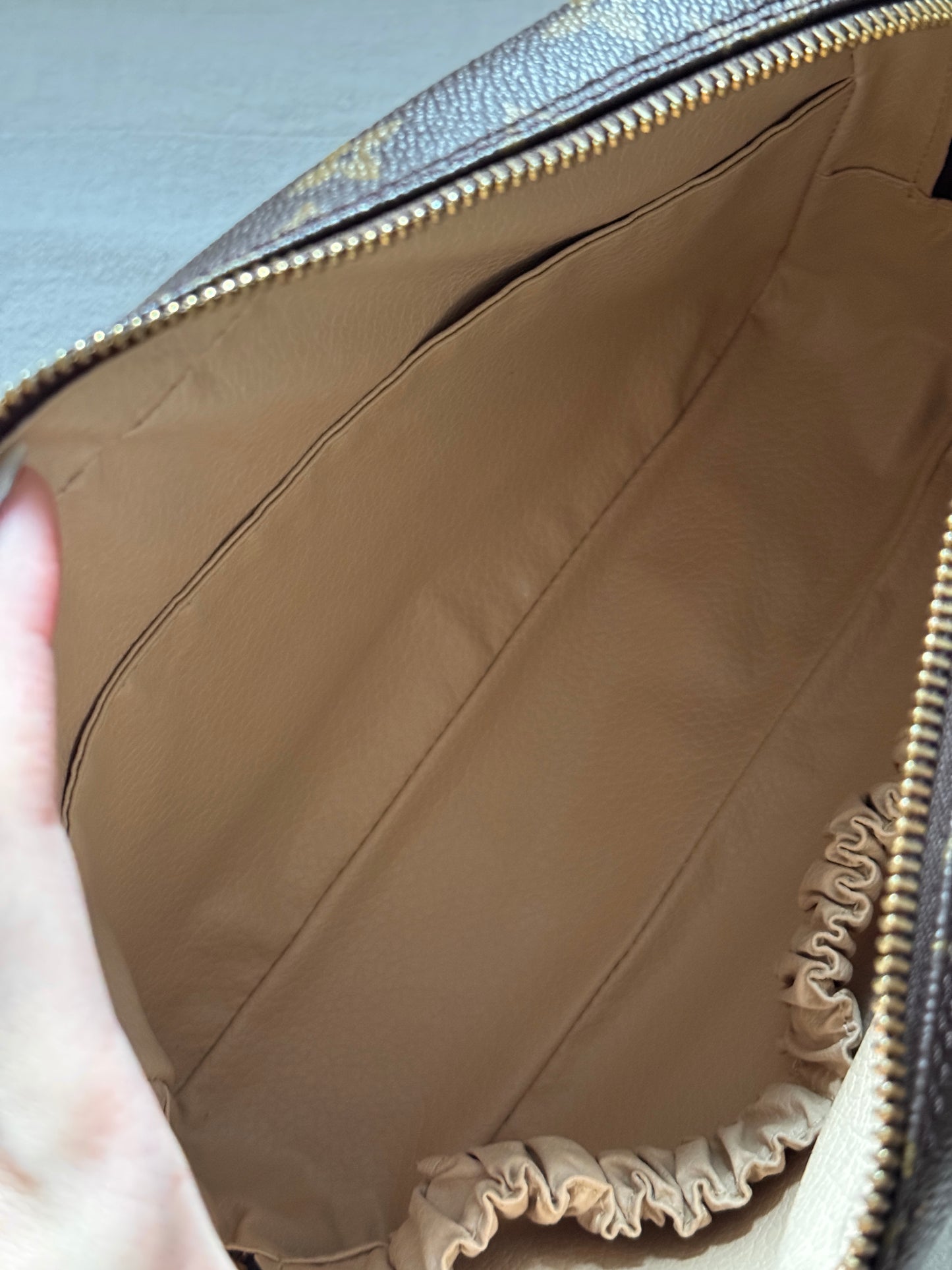 Vintage Louis Vuitton pouch, with add-on straps🧺