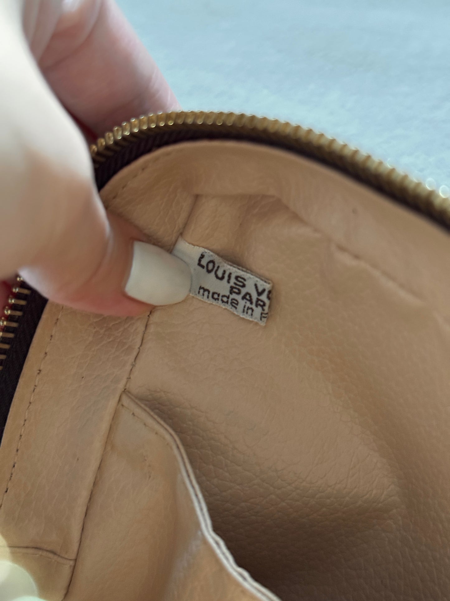 Vintage Louis Vuitton pouch, with add-on straps🧺