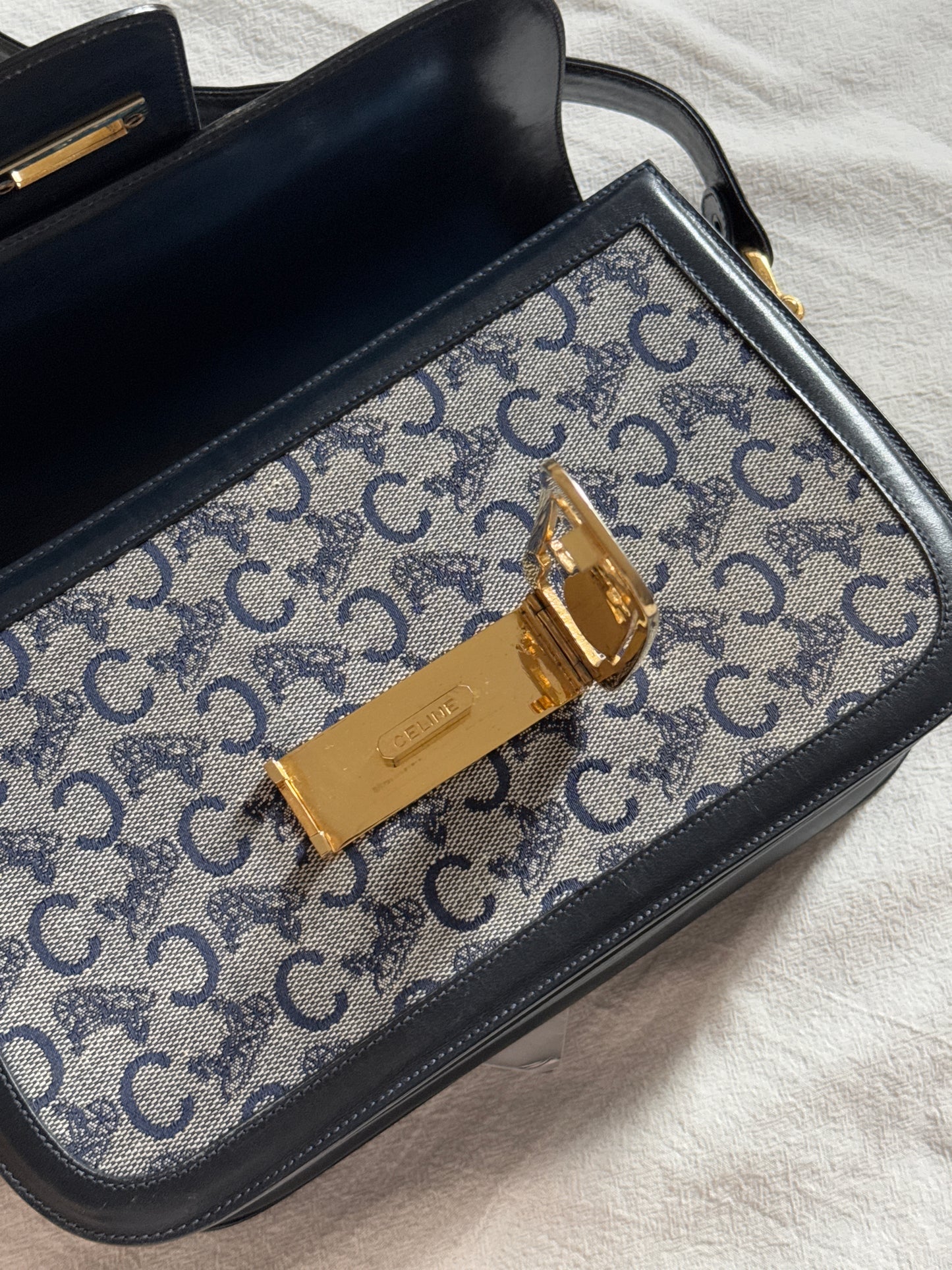 少有好成色!Vintage Celine藍花大馬車包🎠