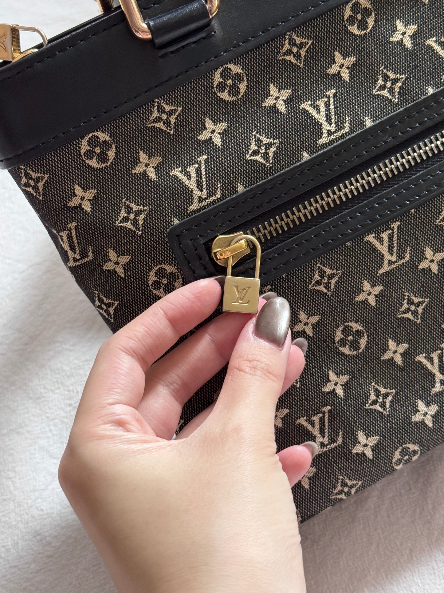 Vintage Louis Vuitton monogram shoulder bag