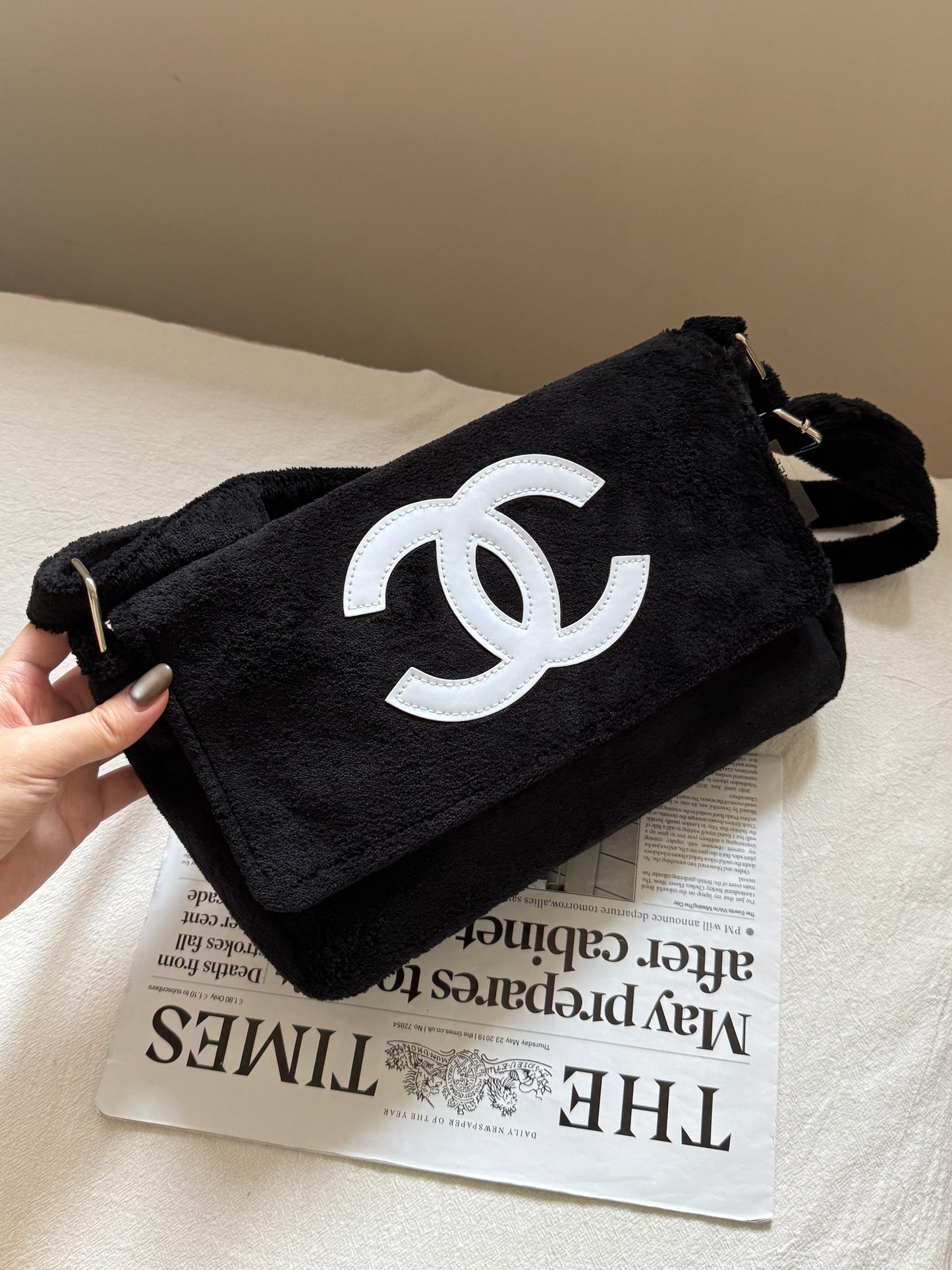 Vintage Chanel 黑白毛毛袋🐼