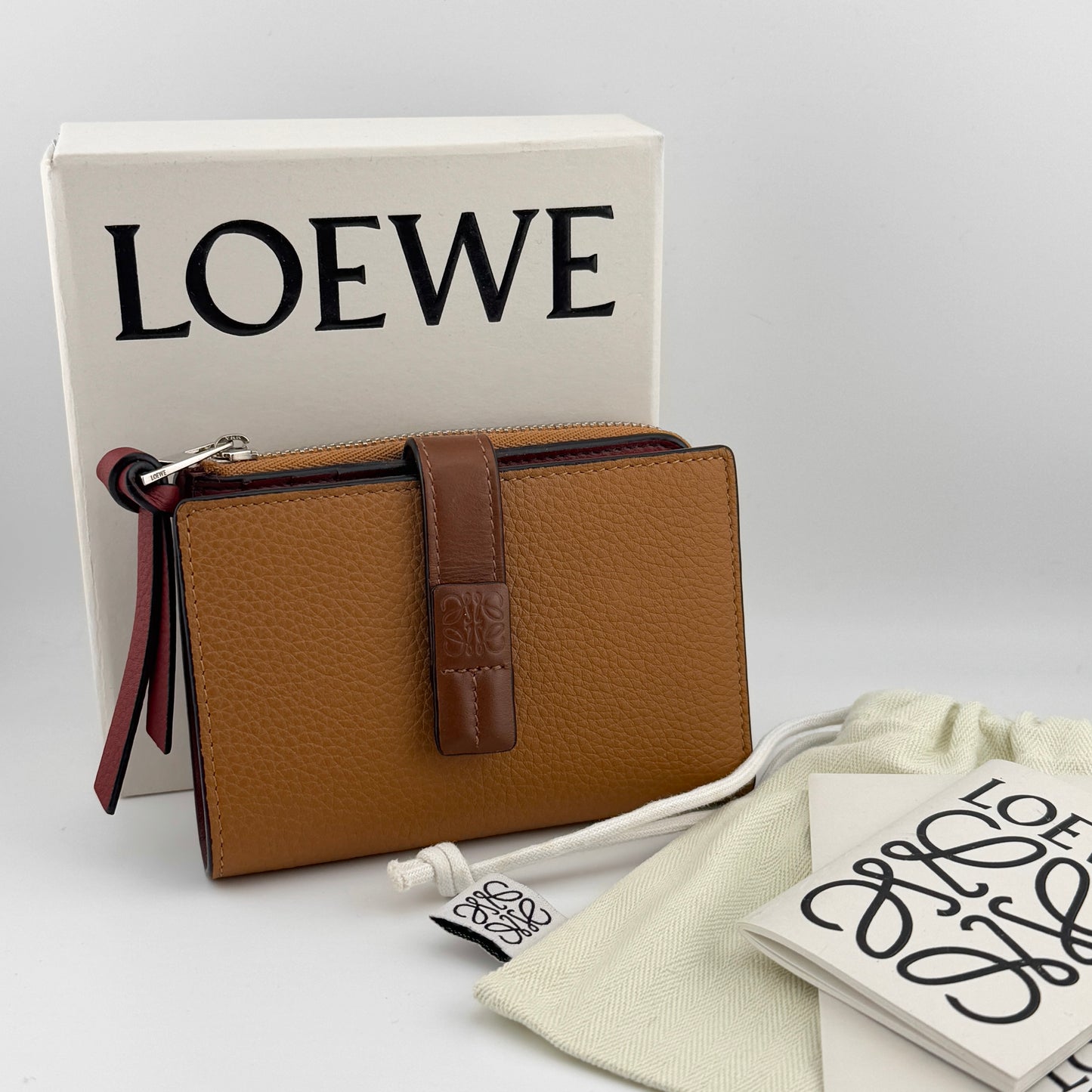 現代款box set全套! Loewe slim zip wallet短夾