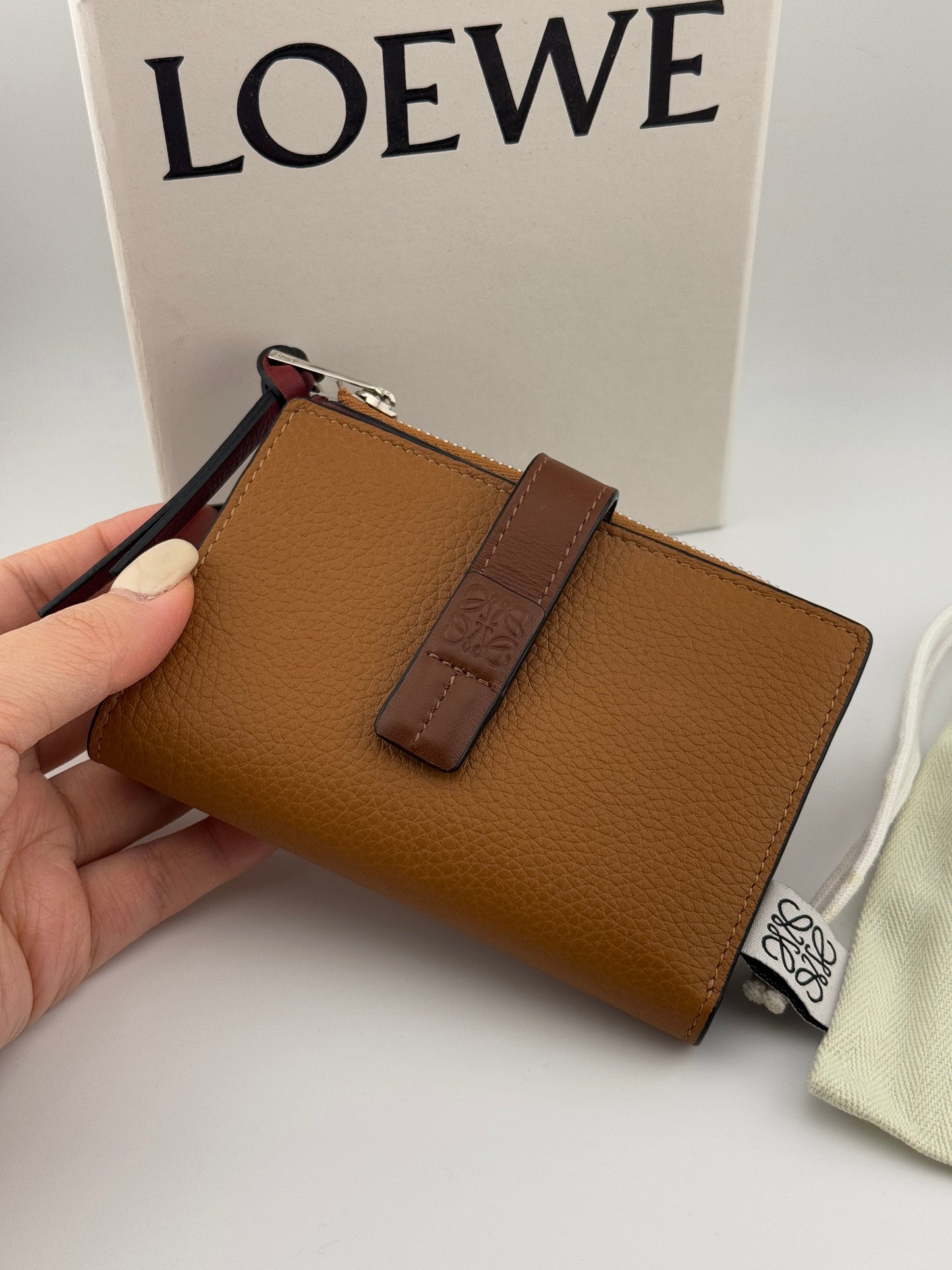 現代款box set全套! Loewe slim zip wallet短夾