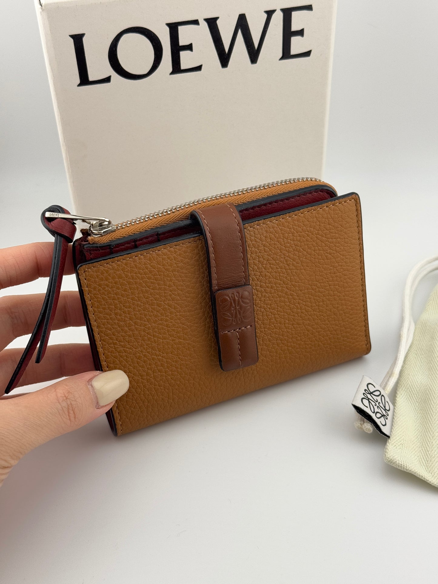 現代款box set全套! Loewe slim zip wallet短夾
