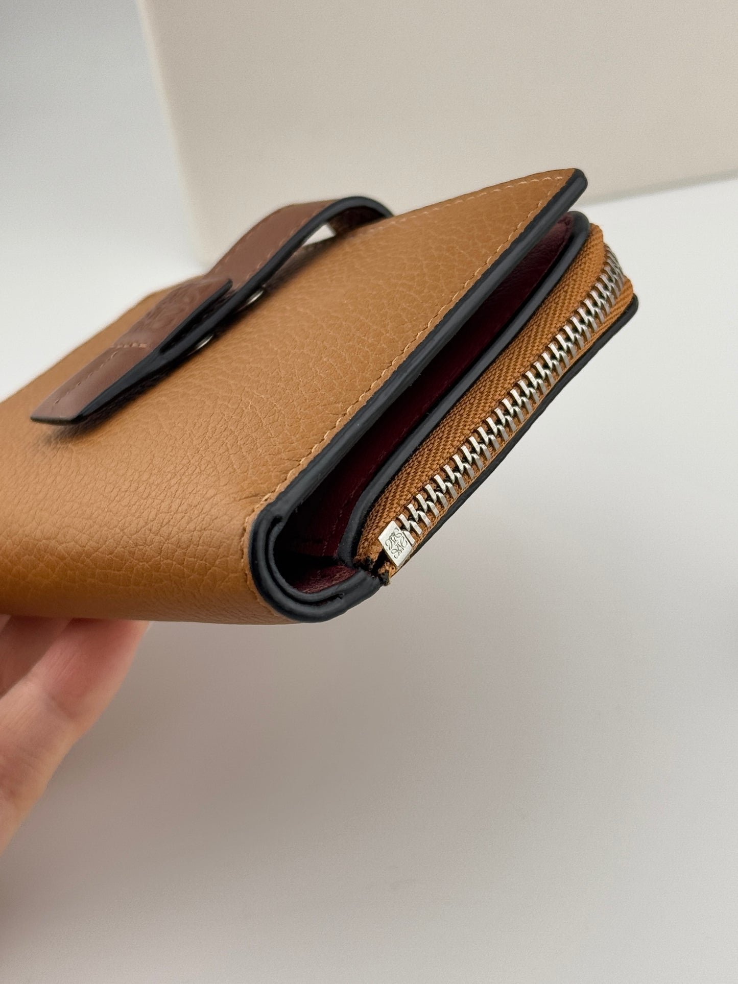 現代款box set全套! Loewe slim zip wallet短夾