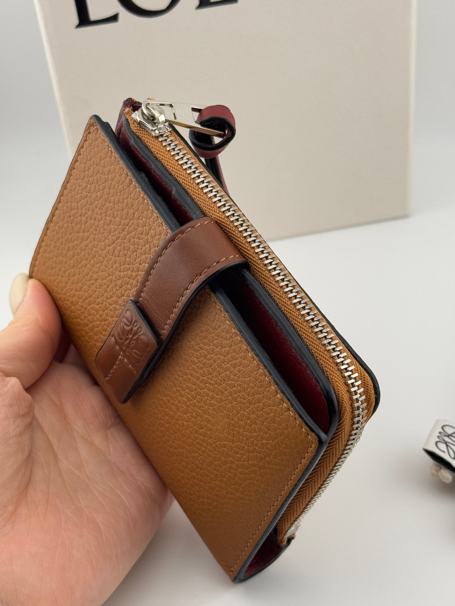 現代款box set全套! Loewe slim zip wallet短夾