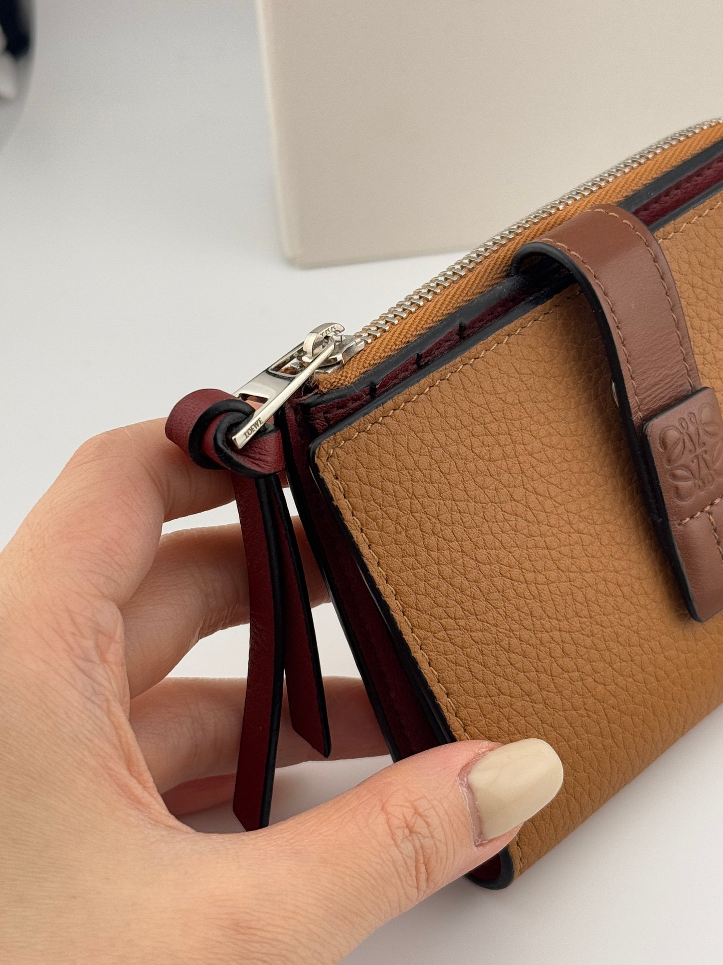 現代款box set全套! Loewe slim zip wallet短夾
