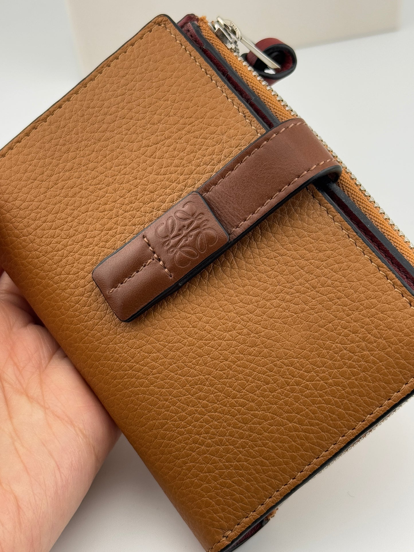 現代款box set全套! Loewe slim zip wallet短夾