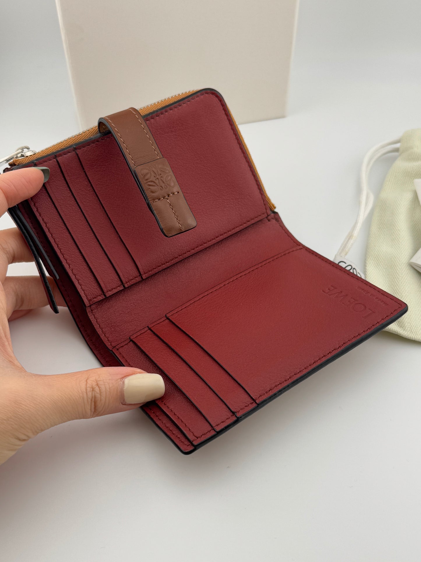 現代款box set全套! Loewe slim zip wallet短夾