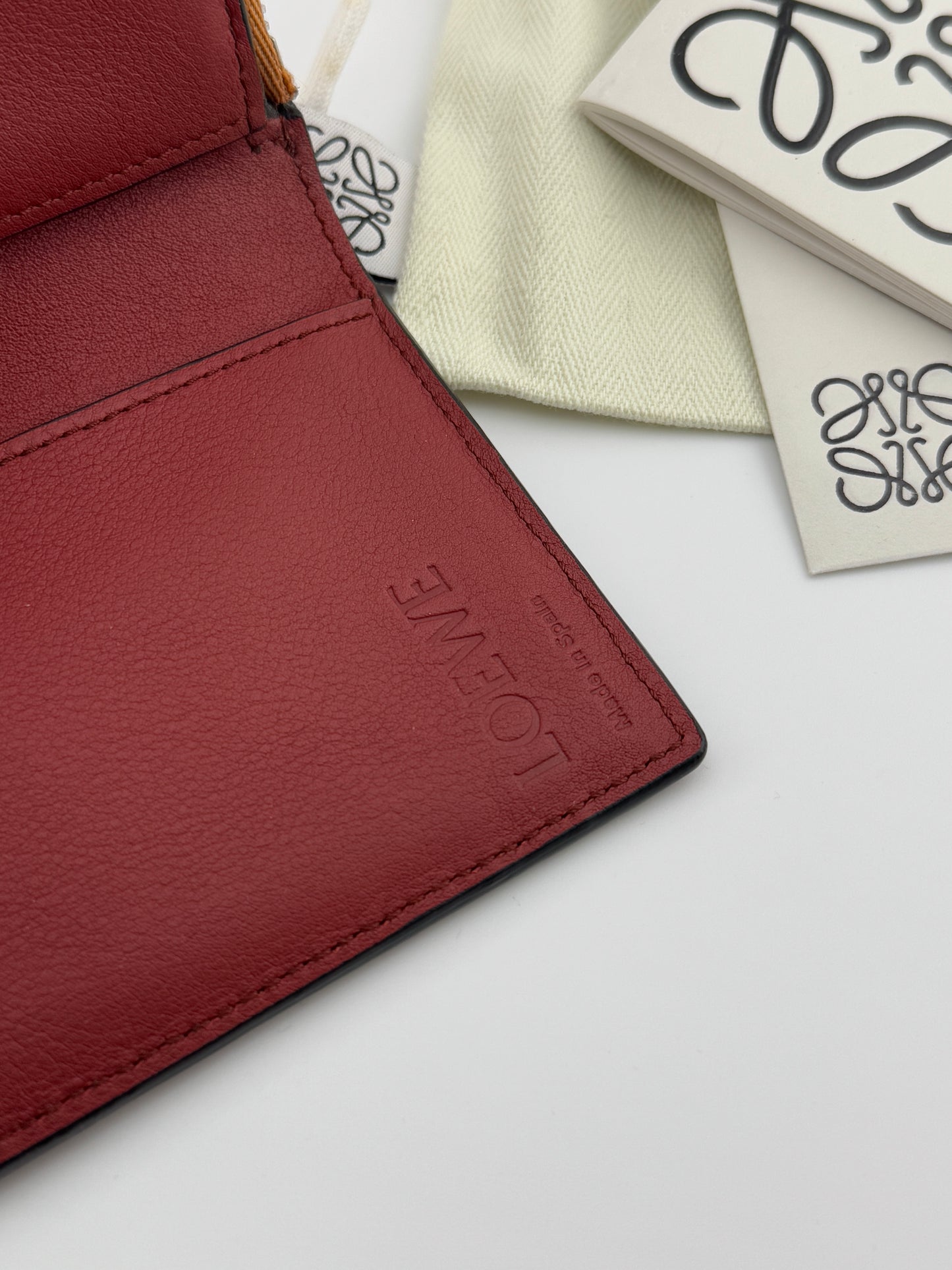 現代款box set全套! Loewe slim zip wallet短夾