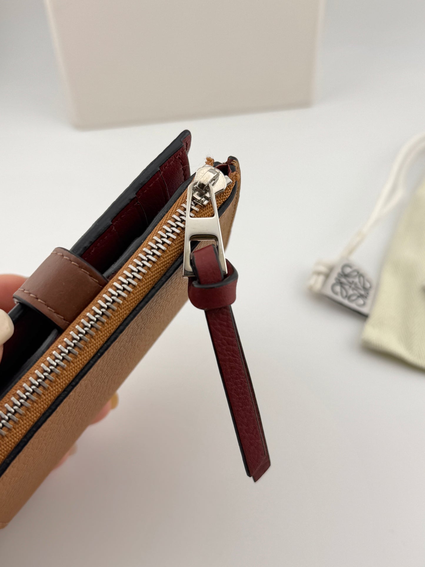 現代款box set全套! Loewe slim zip wallet短夾