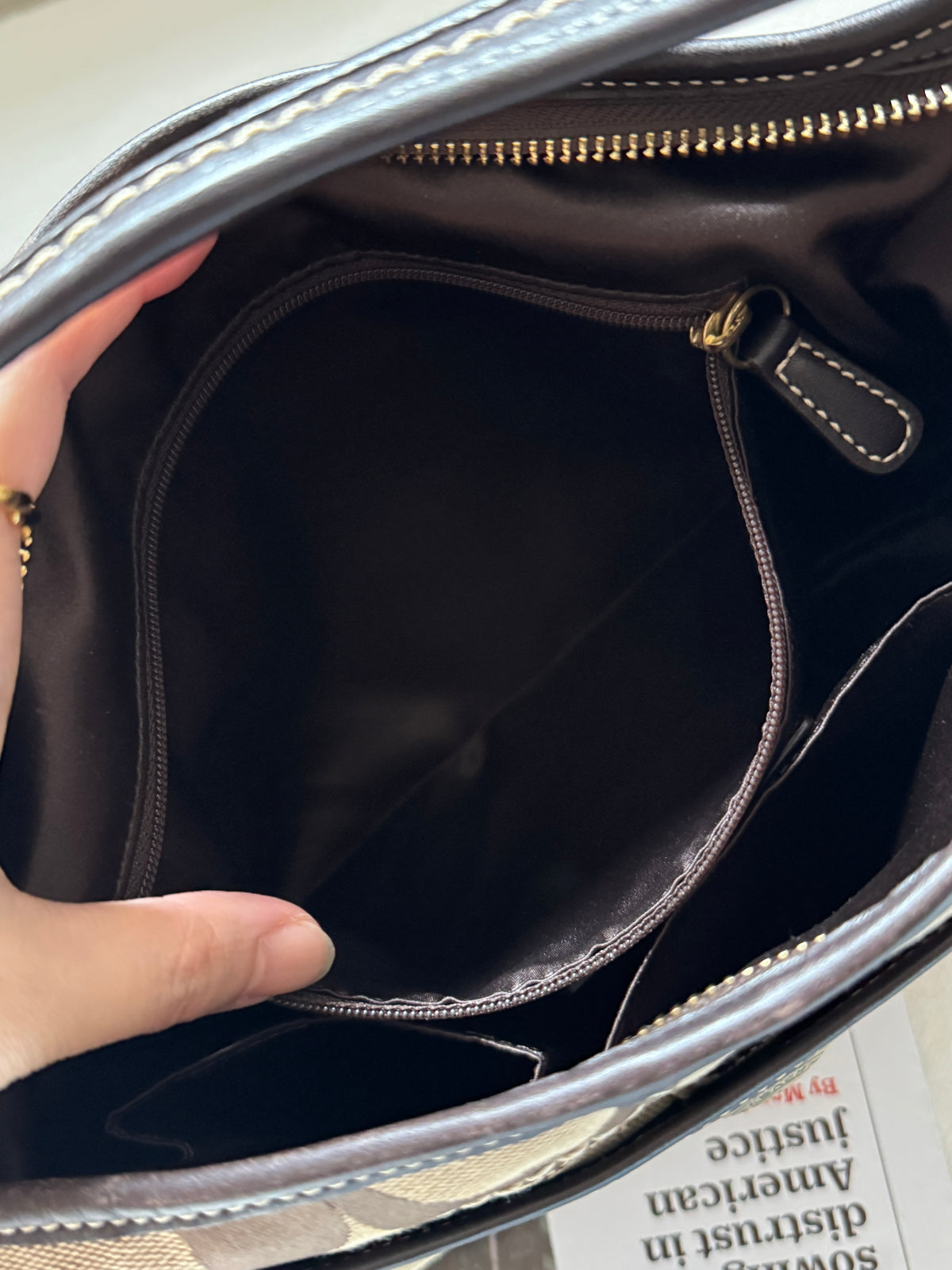 Vintage Coach chocolate hobo🥐