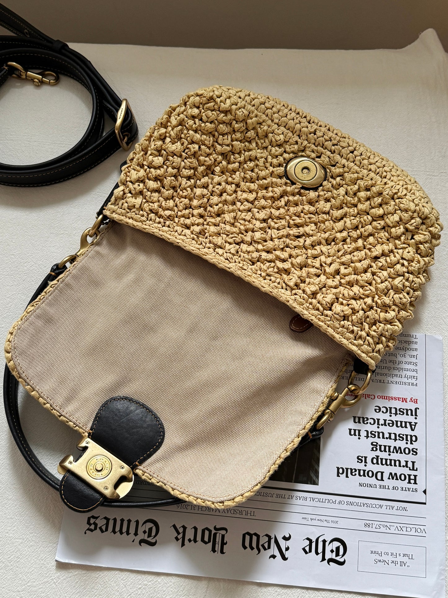Pre-owned Coach raffia tabby