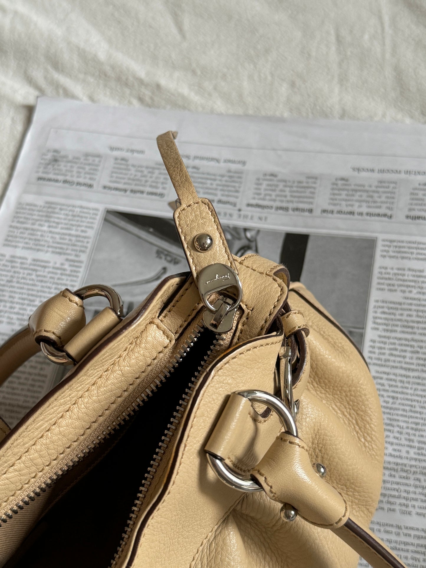 保存品!Vintage Ferragamo beige ufo bag🛸