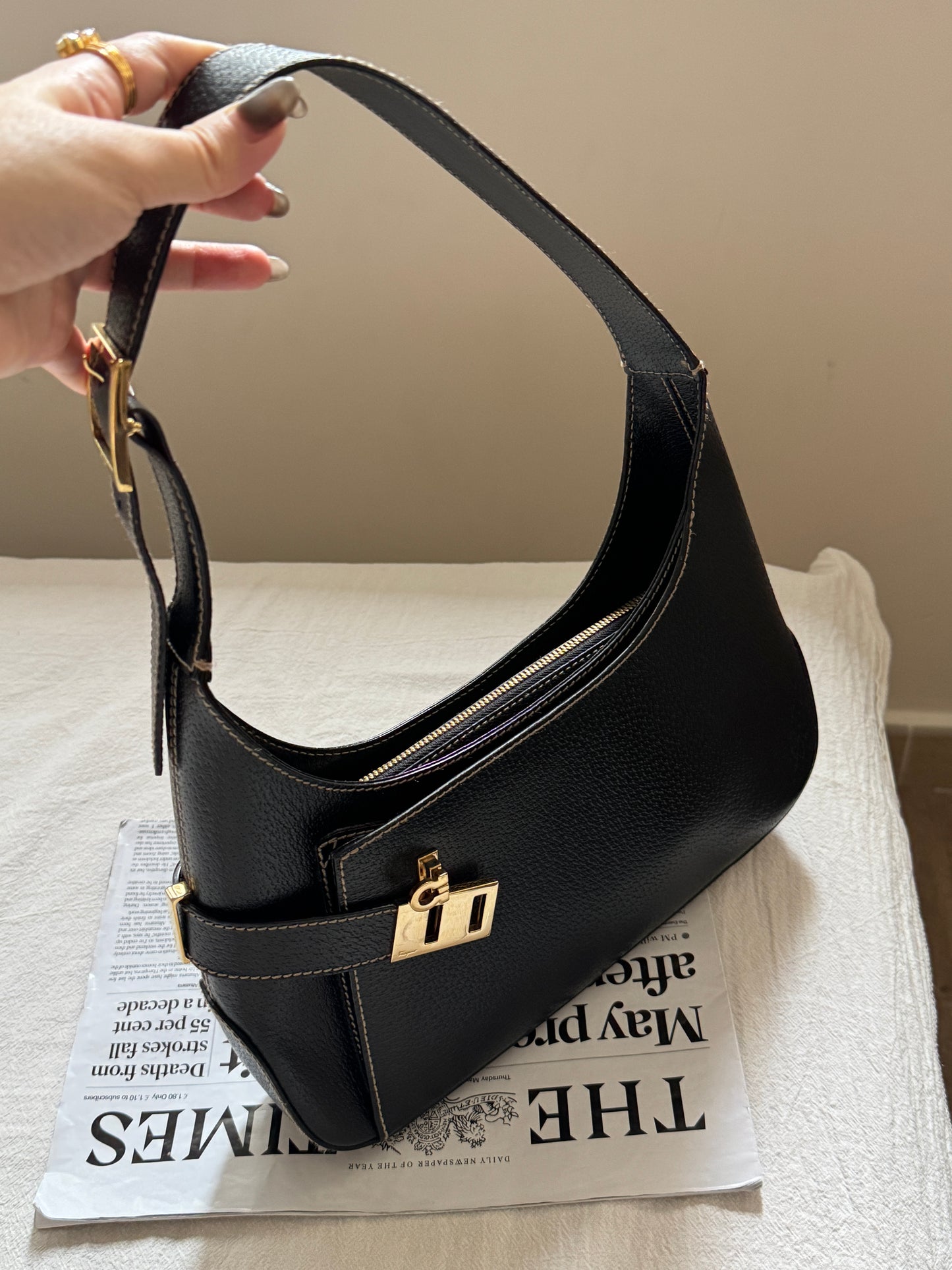Vintage Salvatore Ferragamo hobo bag🌙