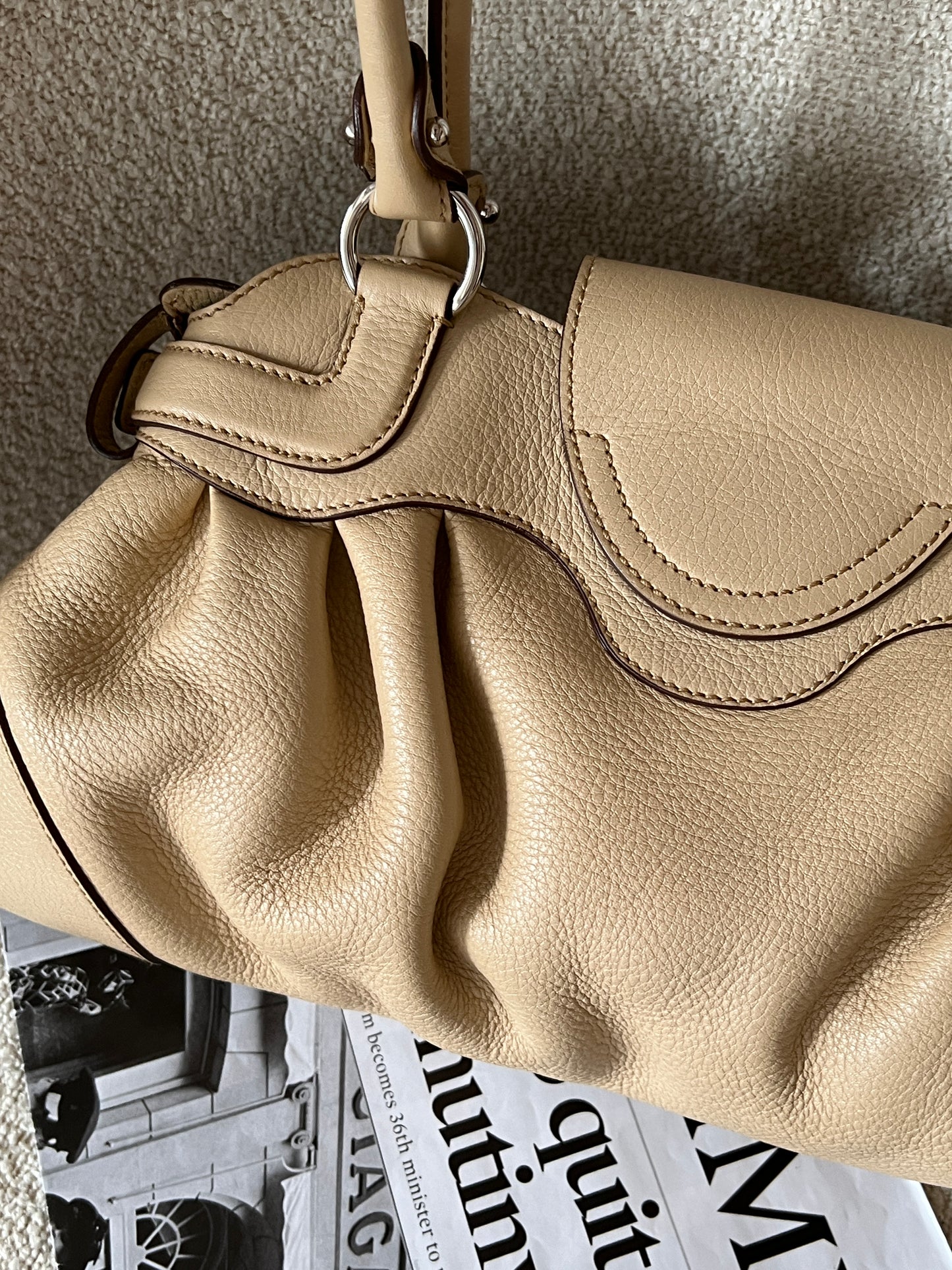 保存品!Vintage Ferragamo beige ufo bag🛸
