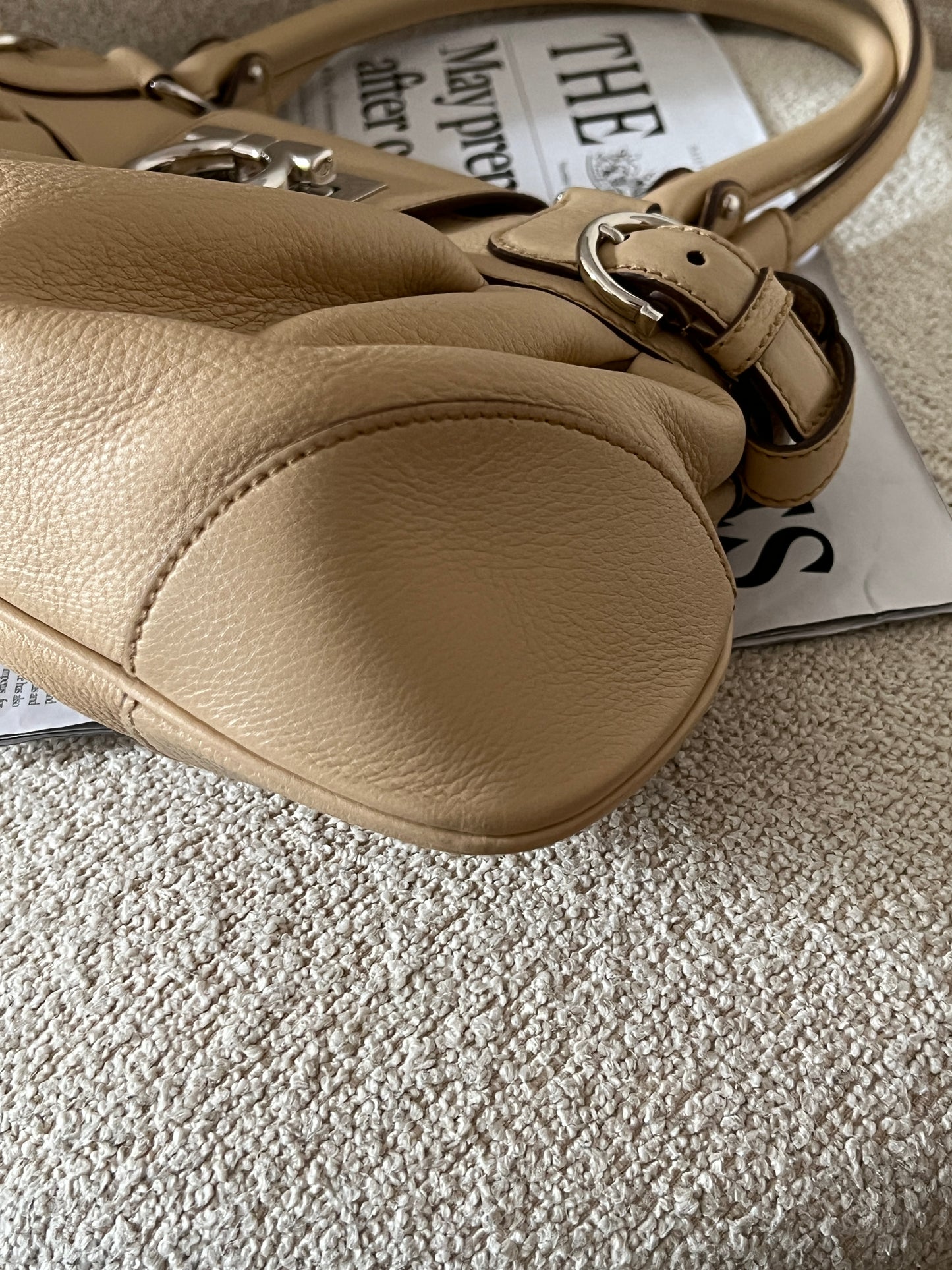 保存品!Vintage Ferragamo beige ufo bag🛸