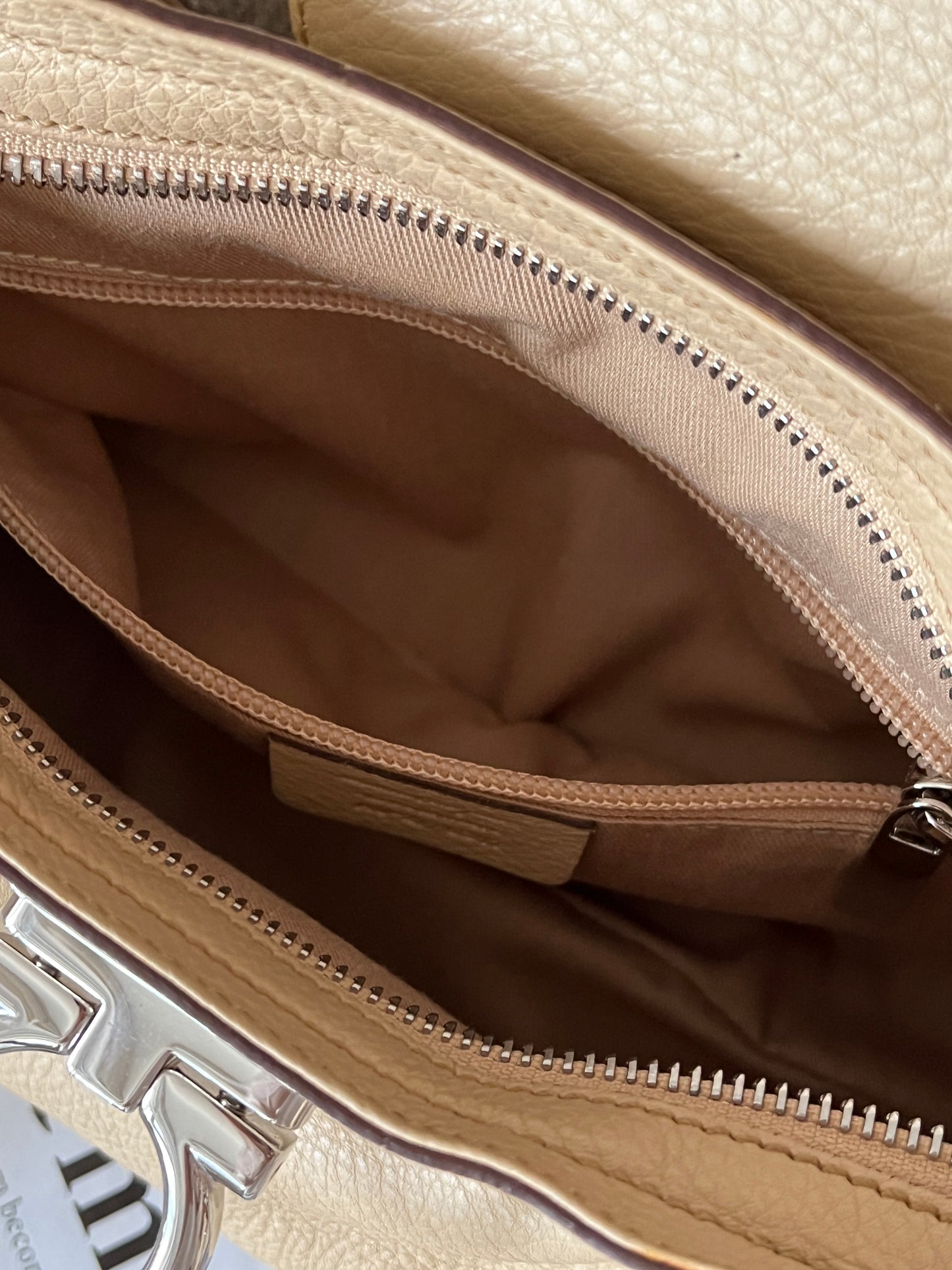 保存品!Vintage Ferragamo beige ufo bag🛸