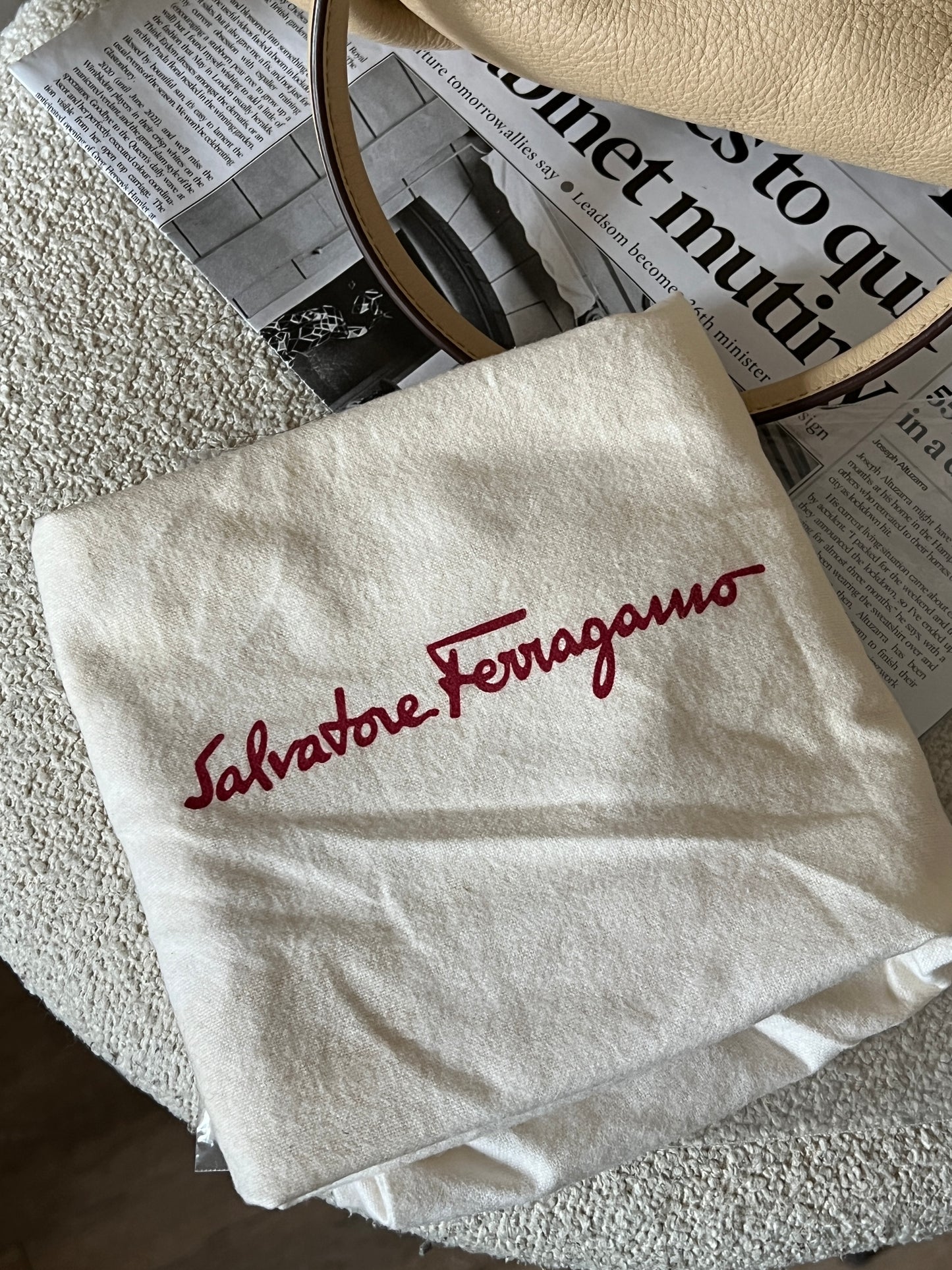 保存品!Vintage Ferragamo beige ufo bag🛸