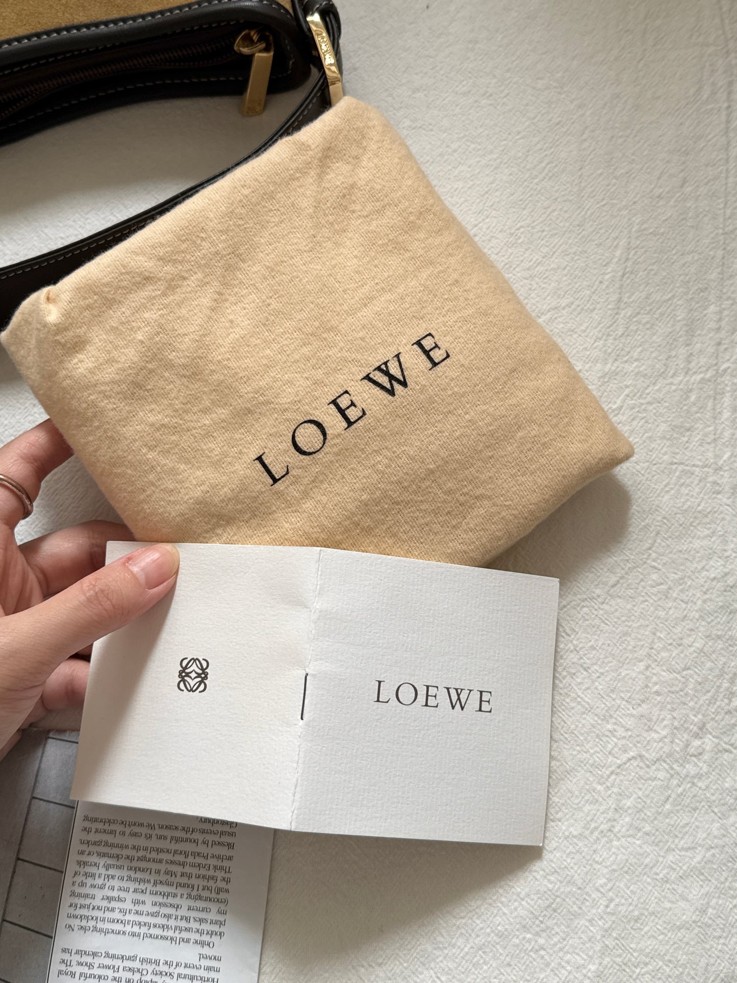 Vintage Loewe suede shoulder baguette 🌞