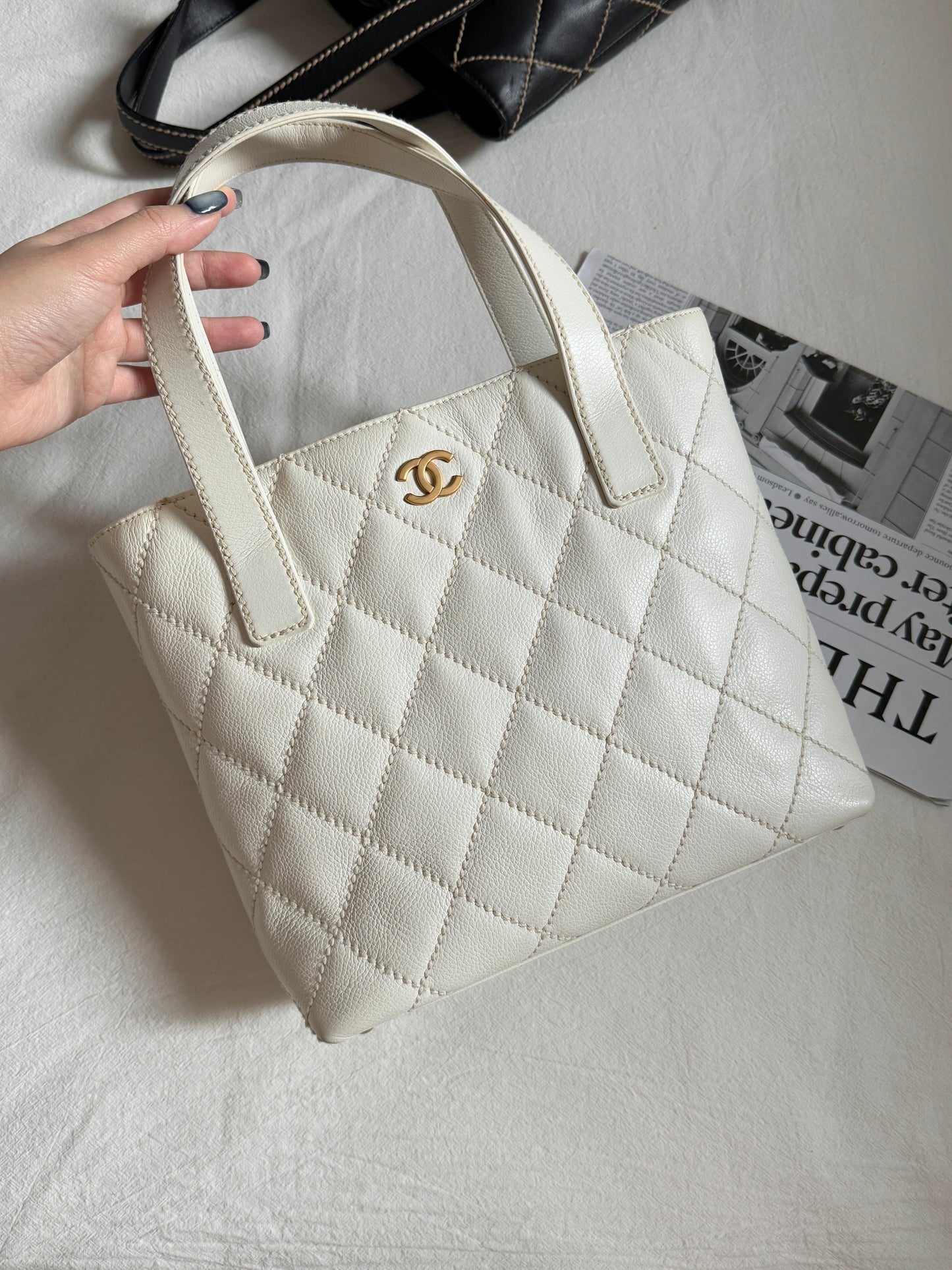稀有好成色!Vintage Chanel white vivian tote🩶