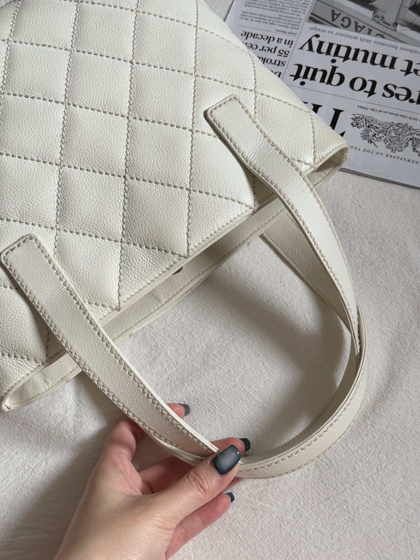 稀有好成色!Vintage Chanel white vivian tote🩶