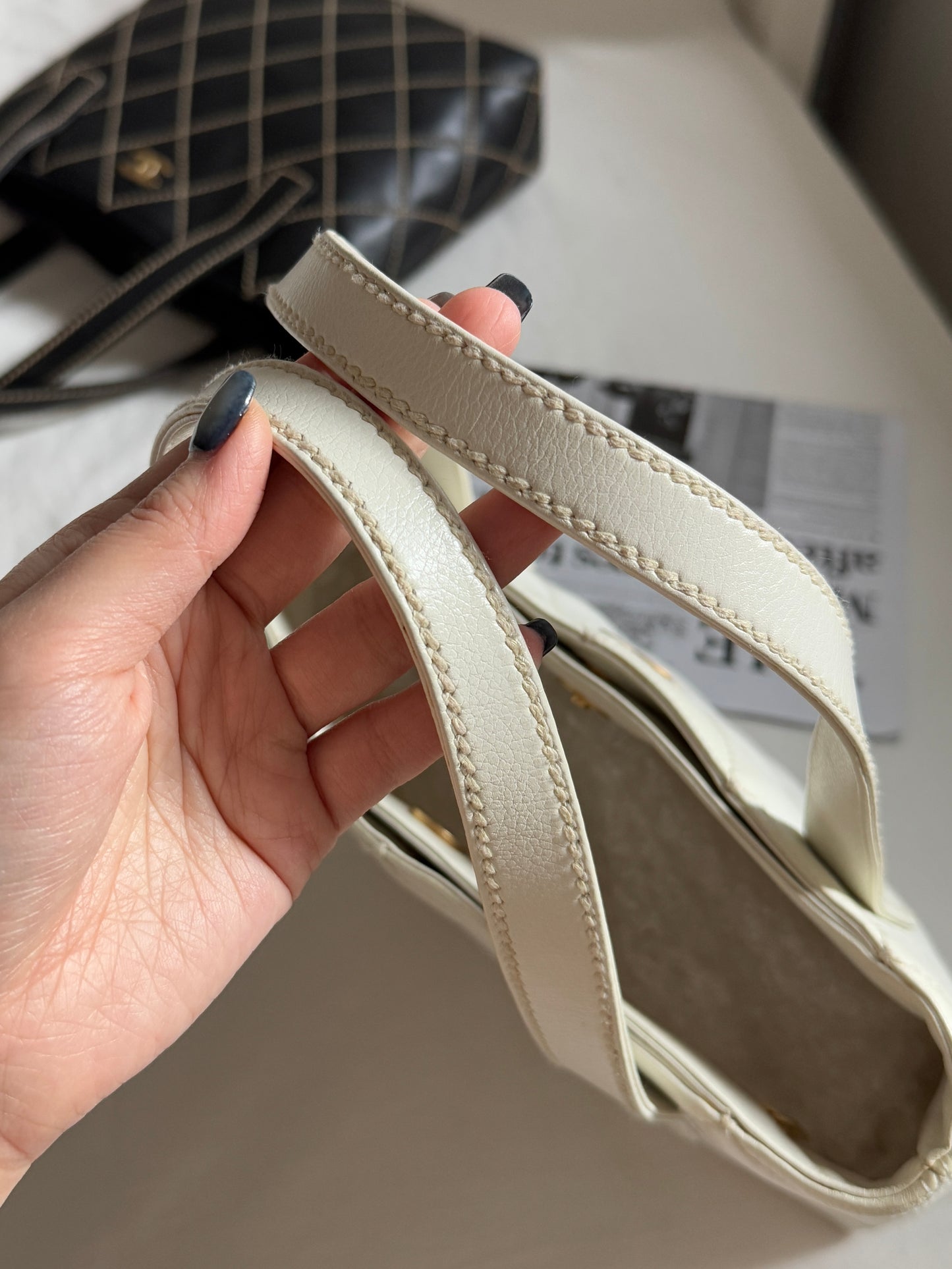 稀有好成色!Vintage Chanel white vivian tote🩶