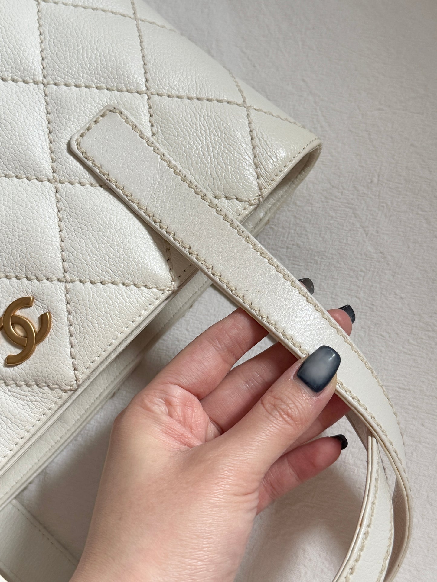稀有好成色!Vintage Chanel white vivian tote🩶