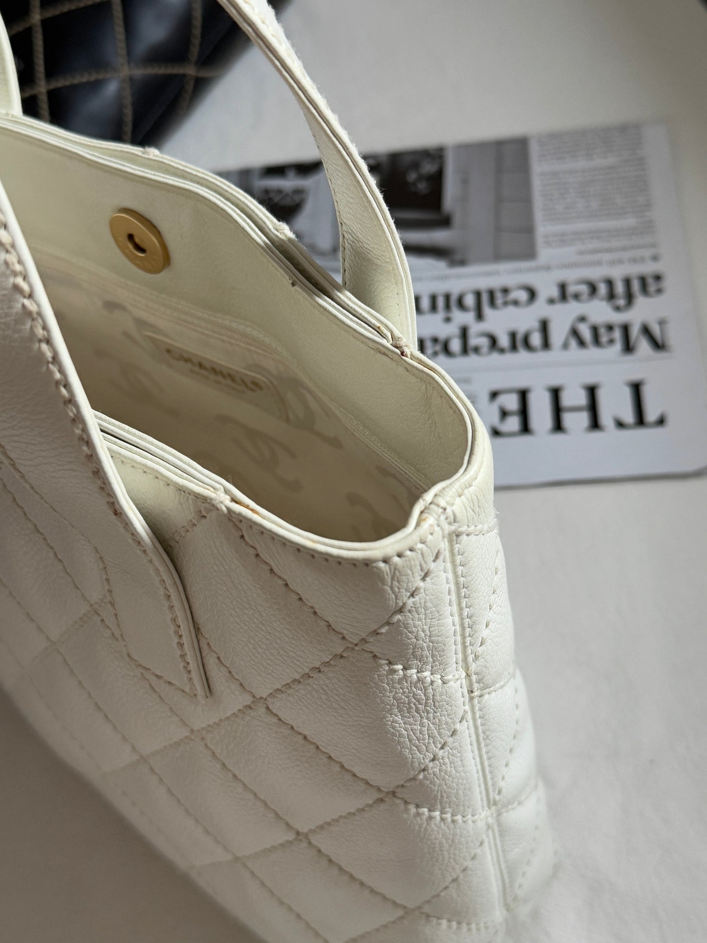 稀有好成色!Vintage Chanel white vivian tote🩶