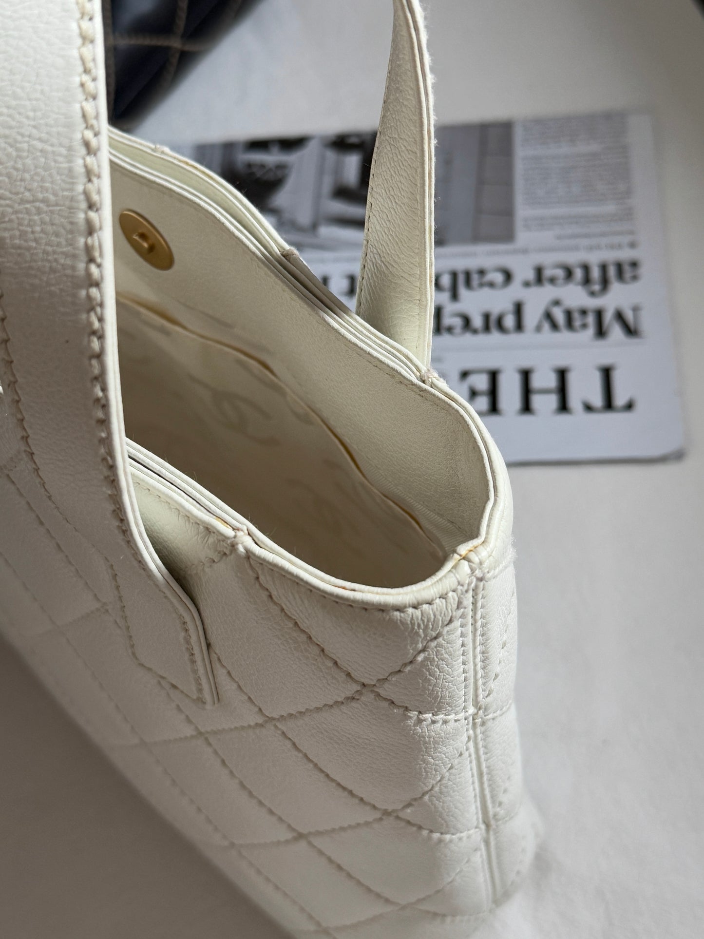 稀有好成色!Vintage Chanel white vivian tote🩶