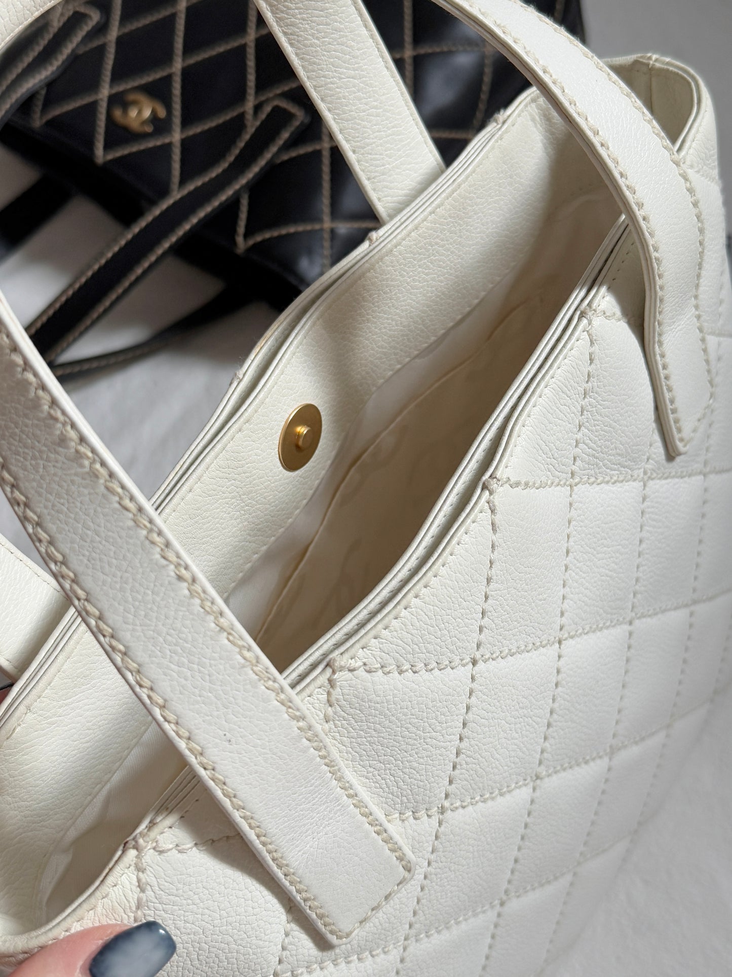 稀有好成色!Vintage Chanel white vivian tote🩶