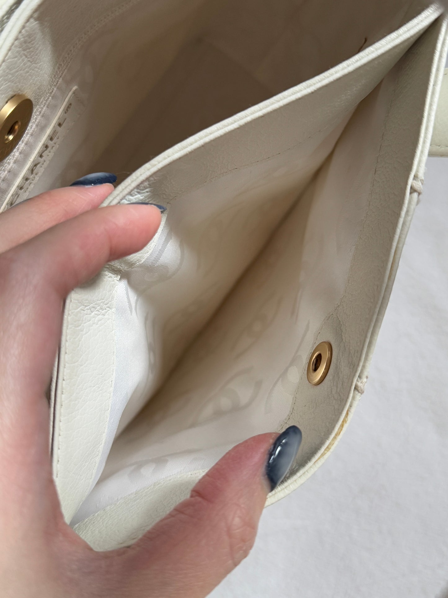 稀有好成色!Vintage Chanel white vivian tote🩶