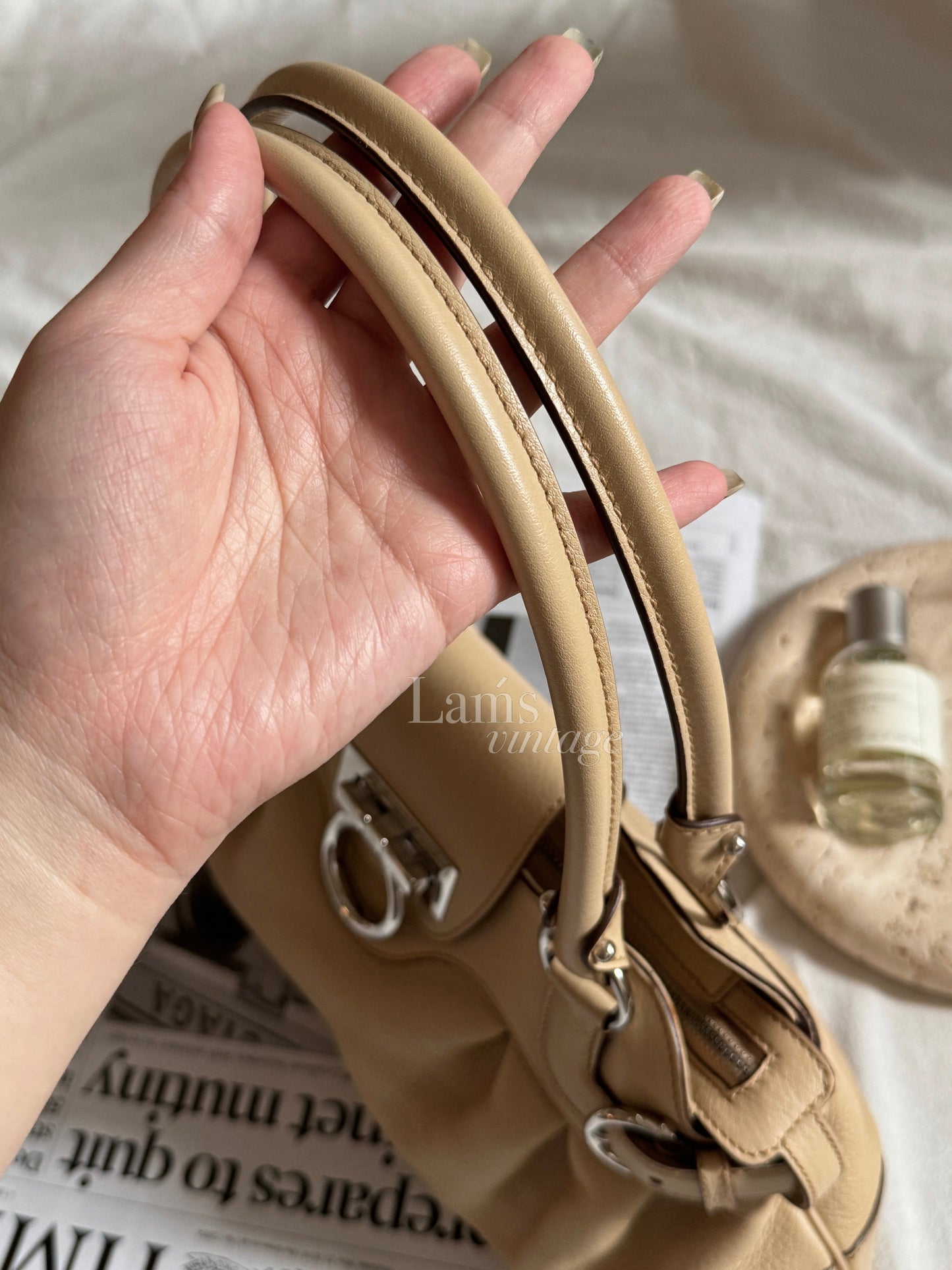 保存品!Vintage Ferragamo beige ufo bag🛸