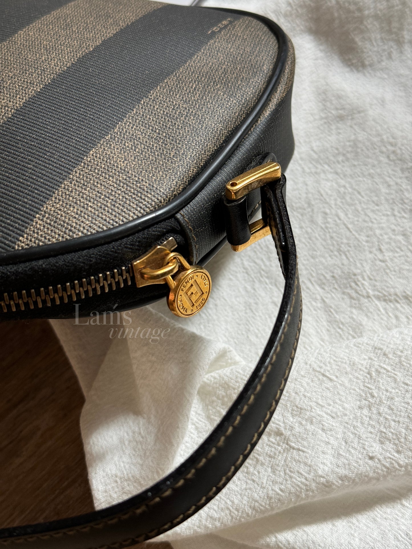 Vintage Fendi pequin crossbody bag🫒