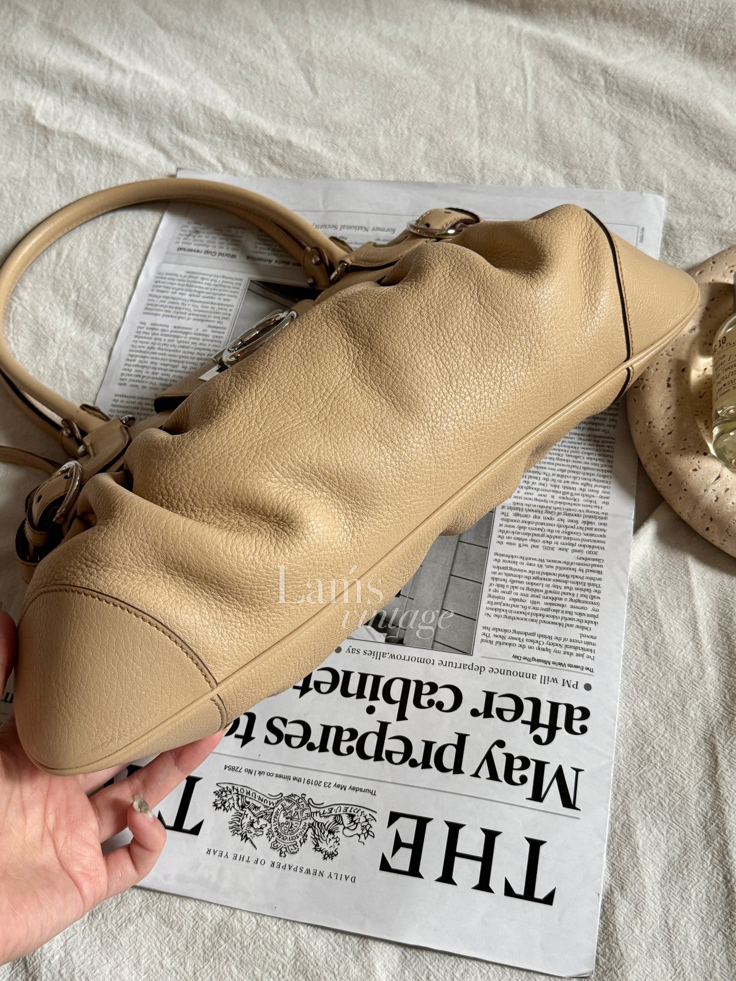 保存品!Vintage Ferragamo beige ufo bag🛸