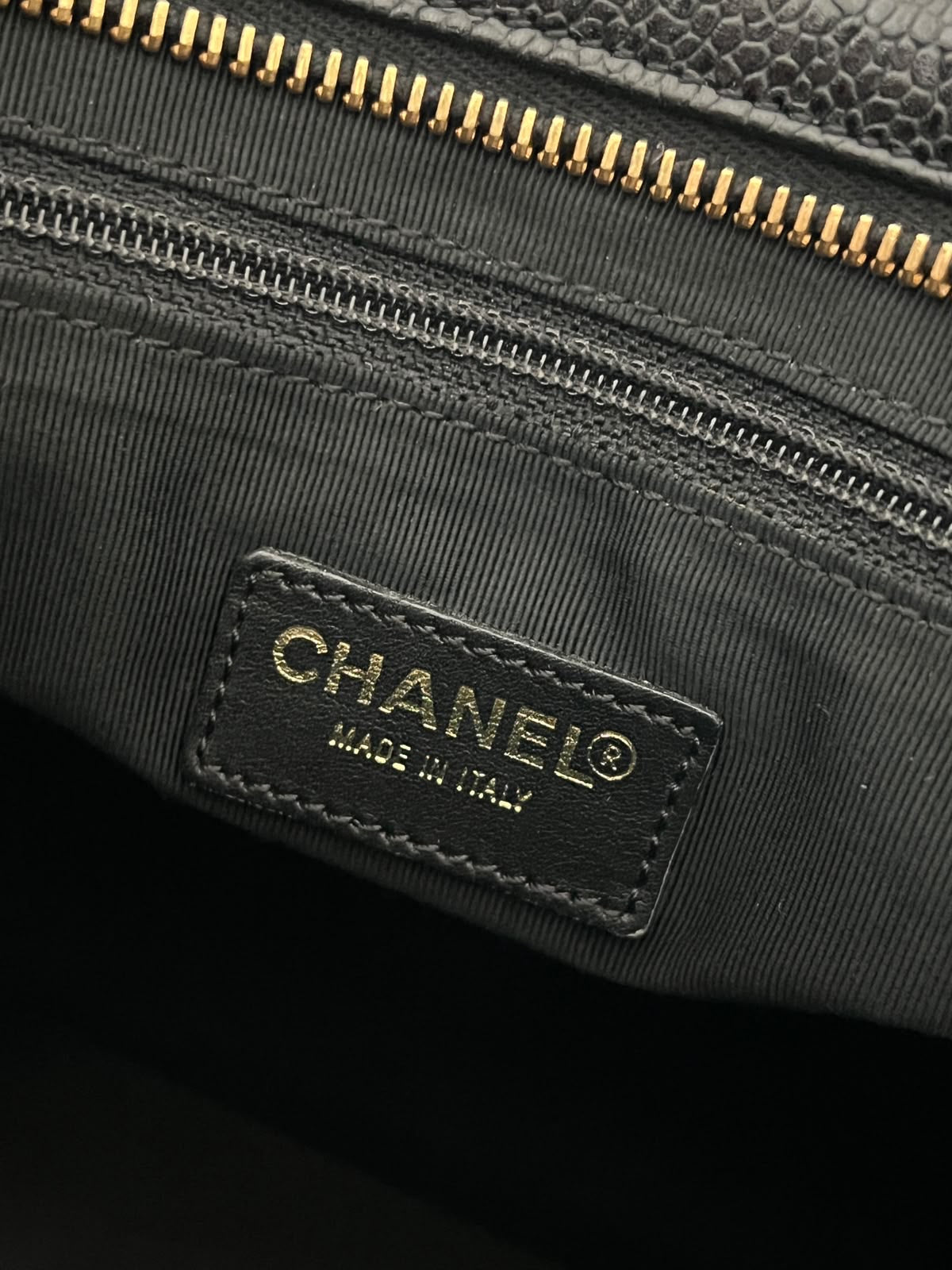 Vintage Chanel caviar calfskin tote