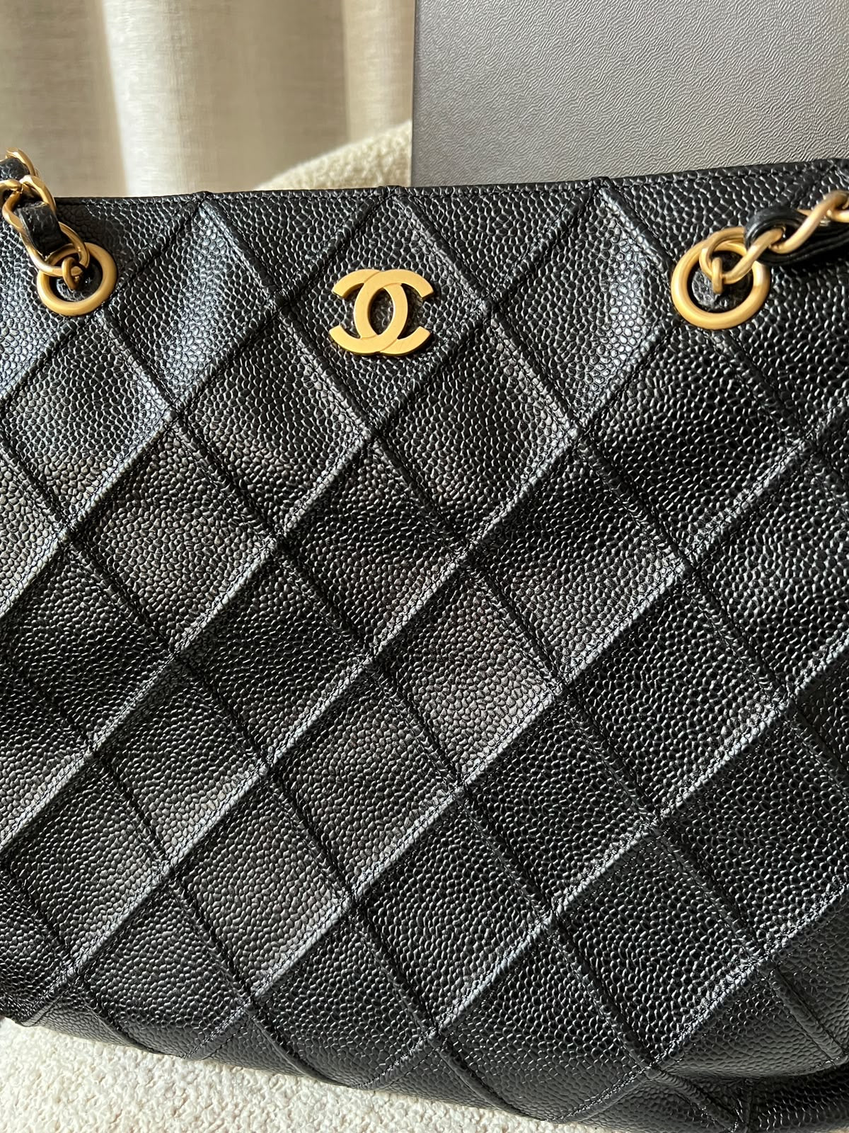 Vintage Chanel caviar calfskin tote