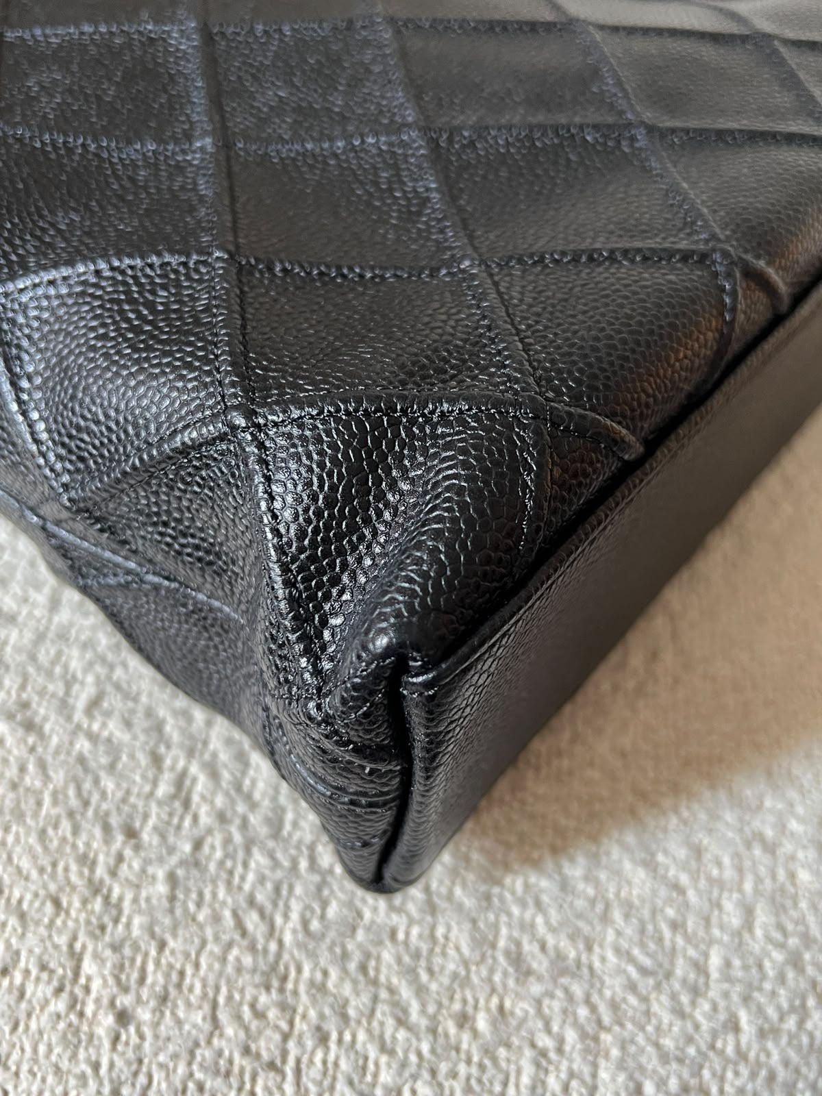Vintage Chanel caviar calfskin tote
