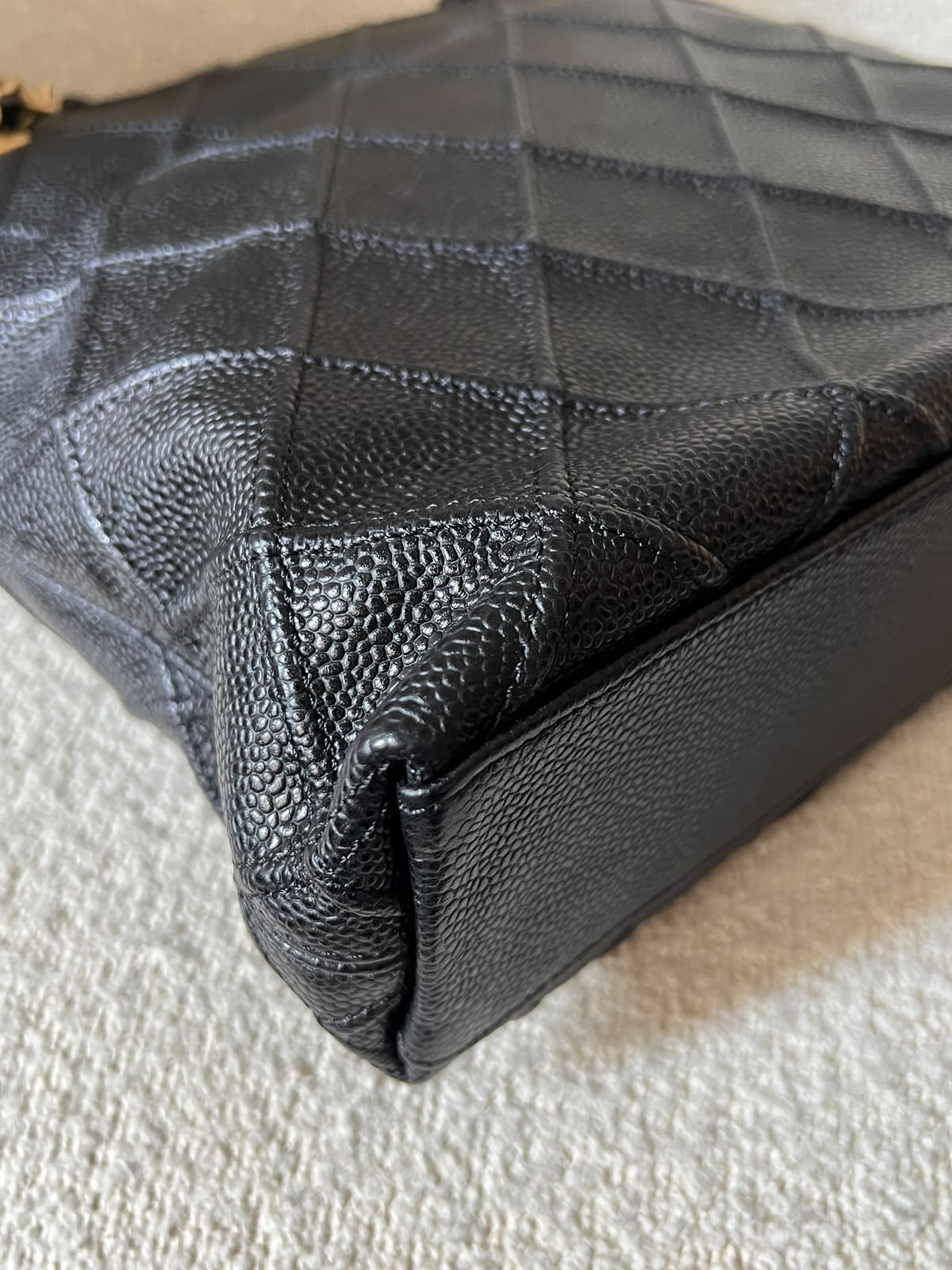 Vintage Chanel caviar calfskin tote