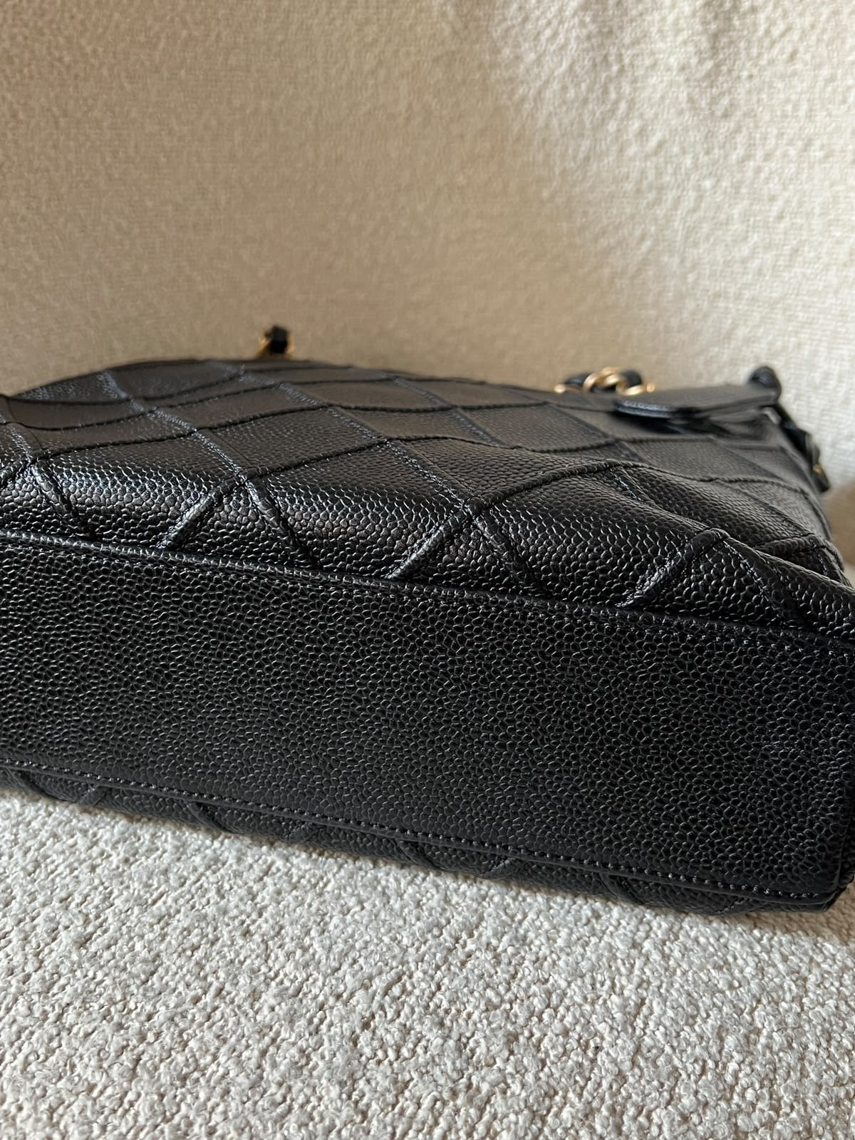 Vintage Chanel caviar calfskin tote