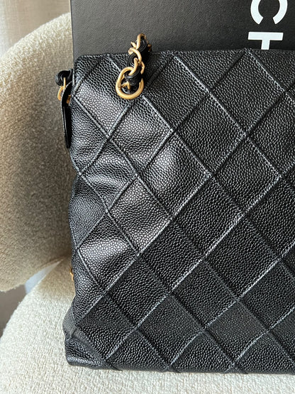 Vintage Chanel caviar calfskin tote