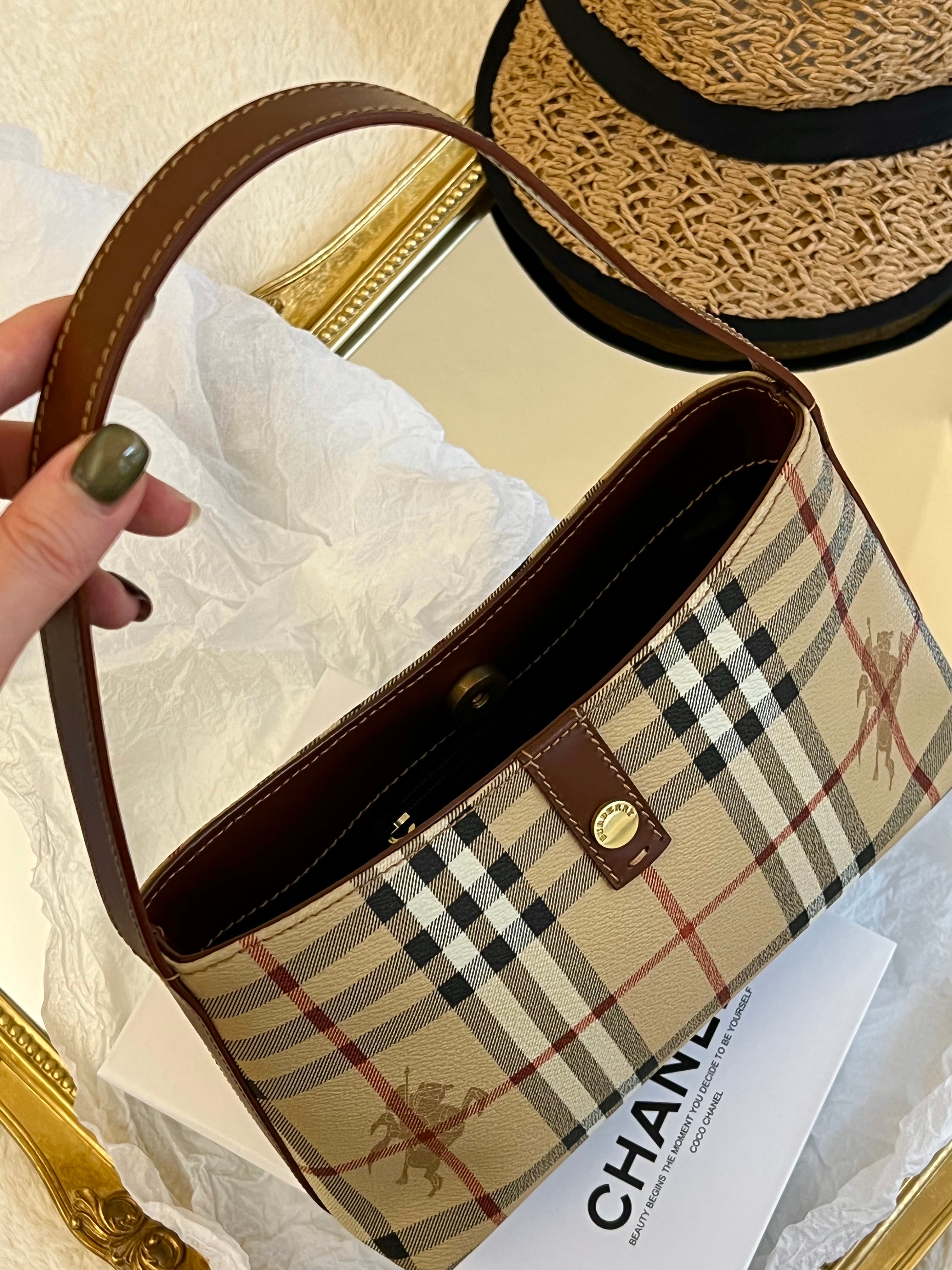 Burberry hobo shoulder discount bag