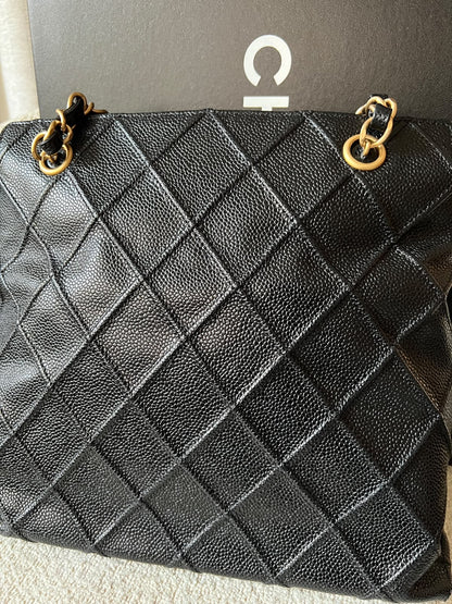 Vintage Chanel caviar calfskin tote