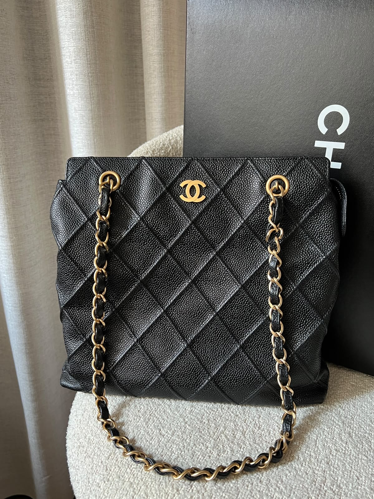 Vintage Chanel caviar calfskin tote