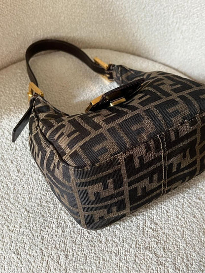 Vintage Fendi zucca 金扣小牛角包