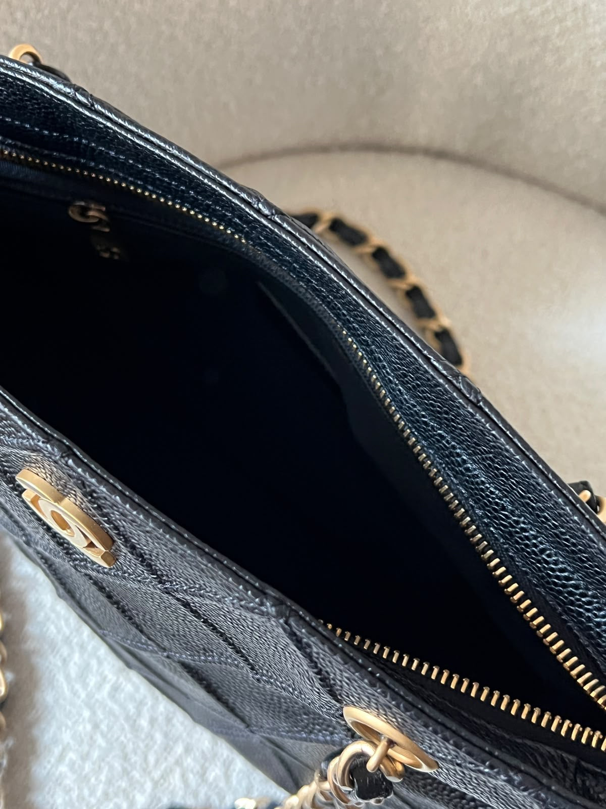 Vintage Chanel caviar calfskin tote