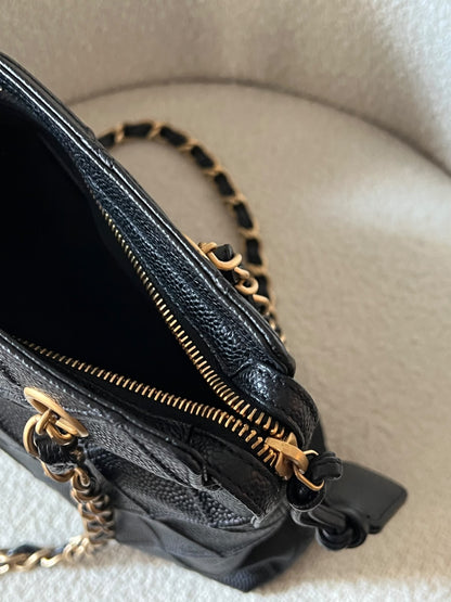 Vintage Chanel caviar calfskin tote