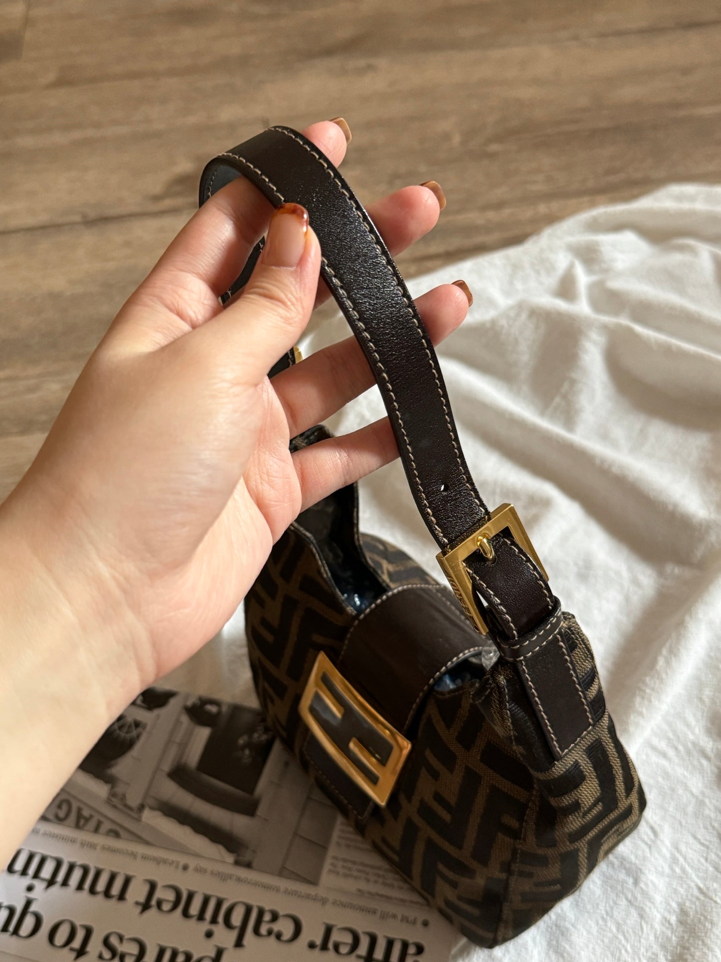 Vintage Fendi 金扣小牛角