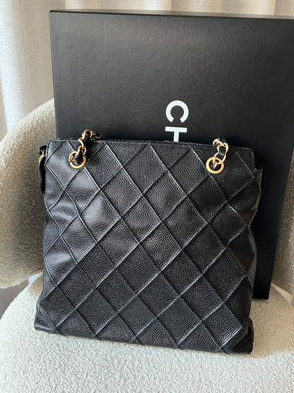 Vintage Chanel caviar calfskin tote